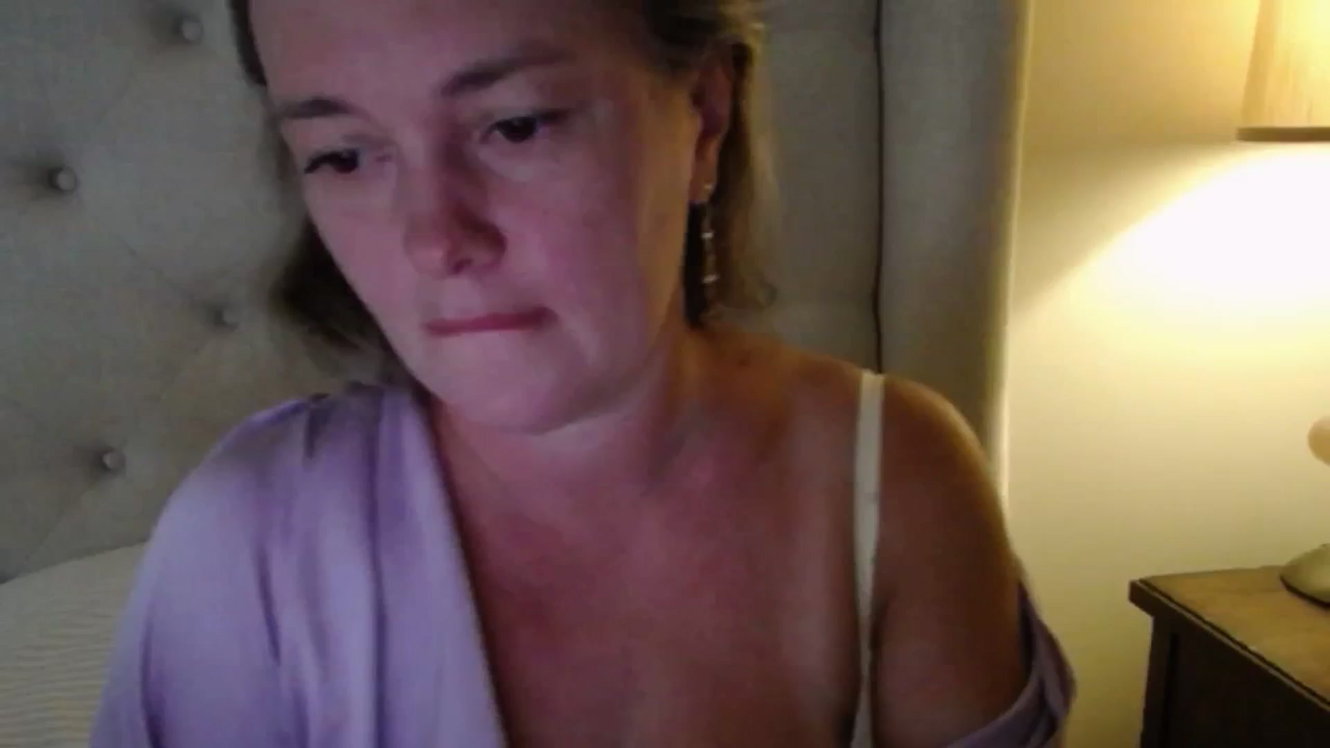 Gallery image thumbnail from J0llye's myfreecams stream on, 08/14/2025, 20:11 image 6 of 20