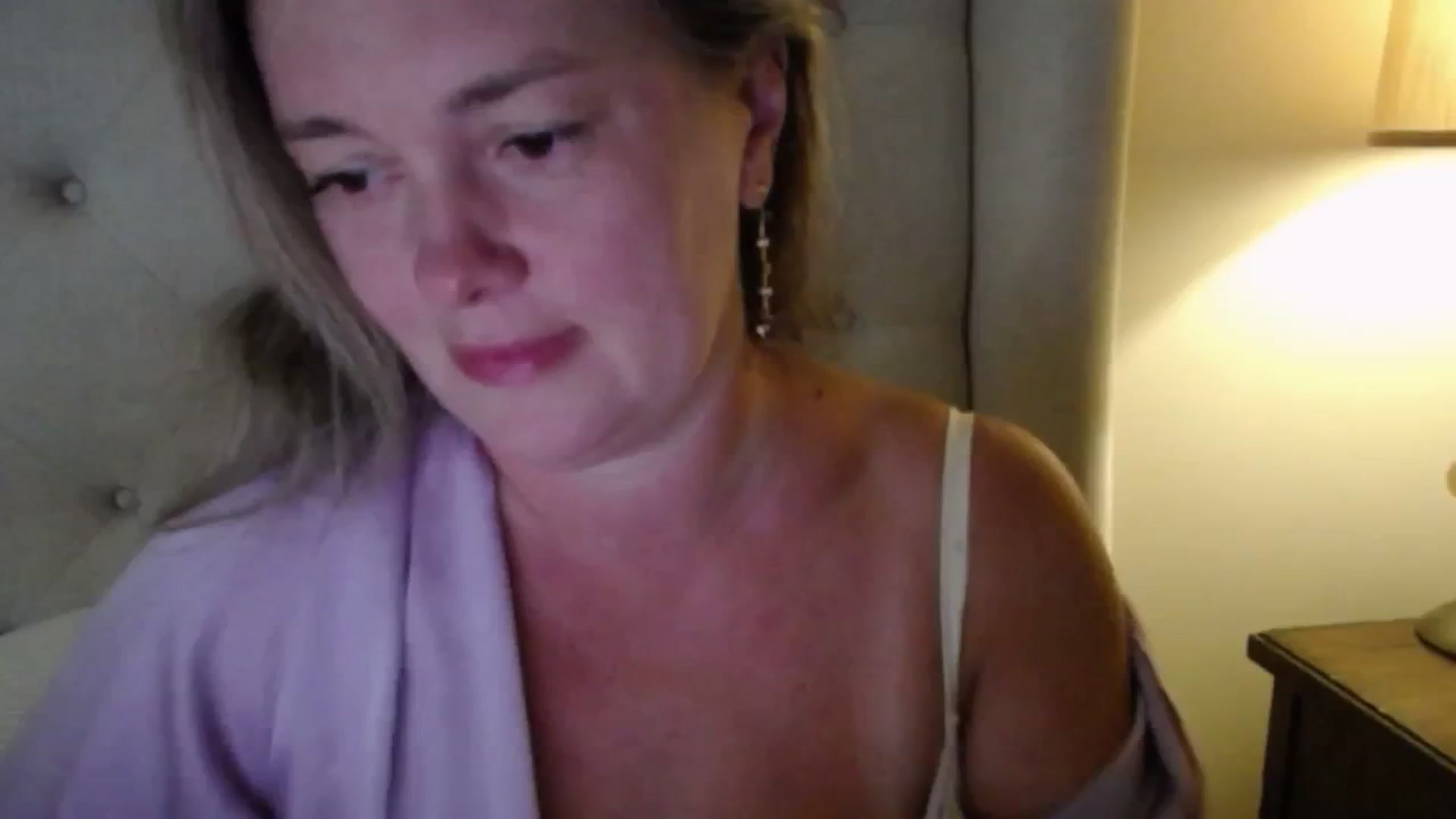Gallery image thumbnail from J0llye's myfreecams stream on, 08/14/2025, 20:11 image 11 of 20