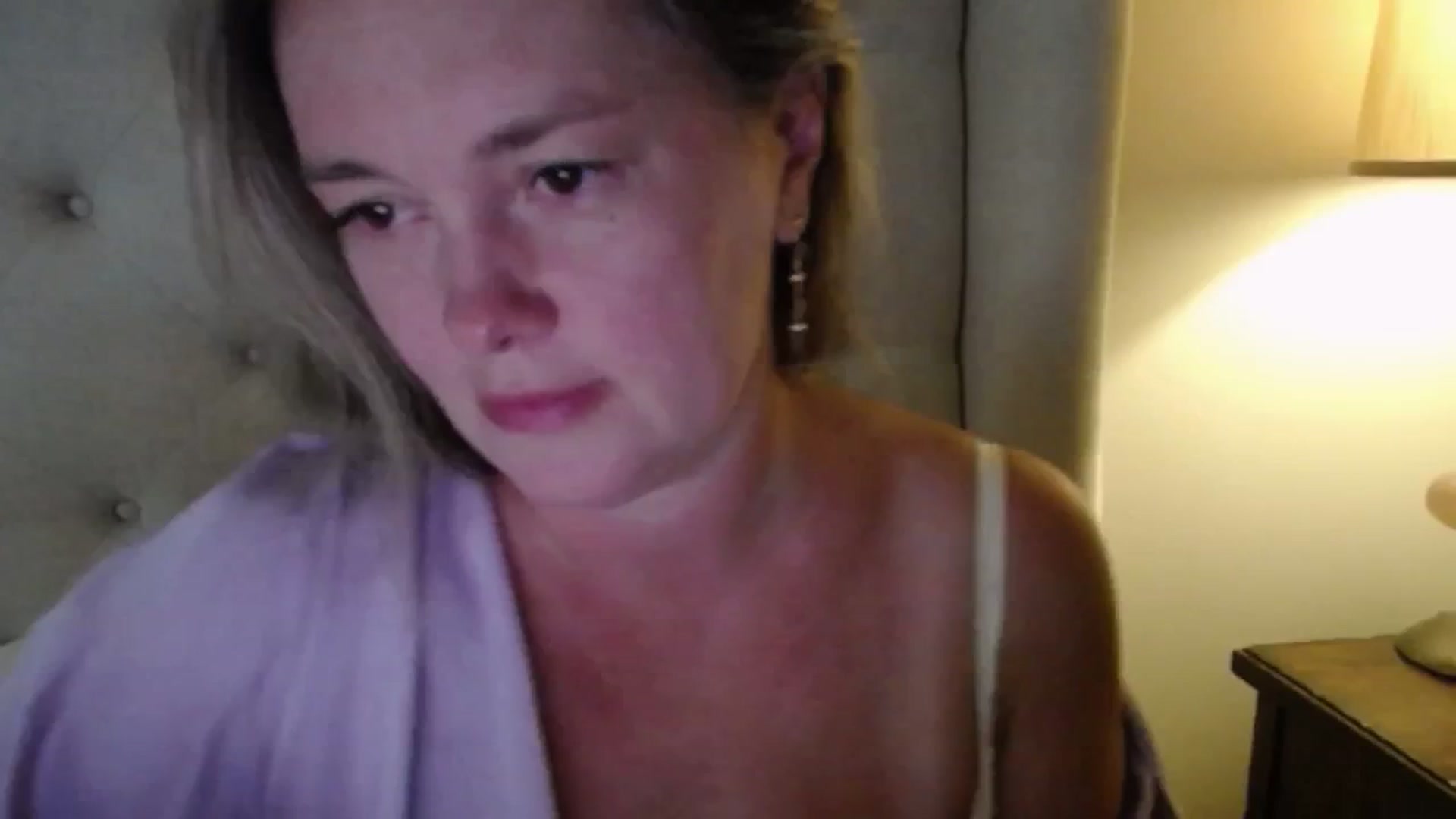 Gallery image thumbnail from J0llye's myfreecams stream on, 08/14/2025, 20:11 image 5 of 20