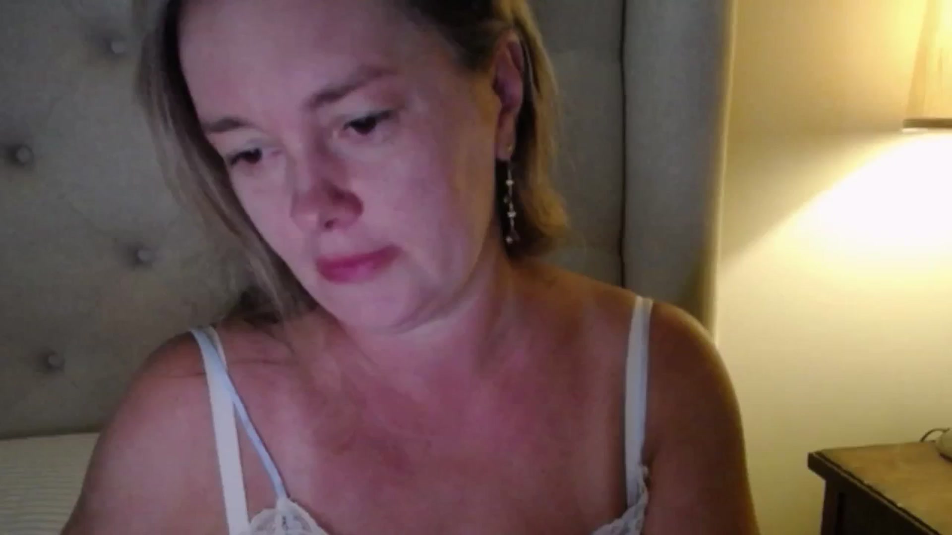 Gallery image thumbnail from J0llye's myfreecams stream on, 08/15/2025, 20:21 image 3 of 20