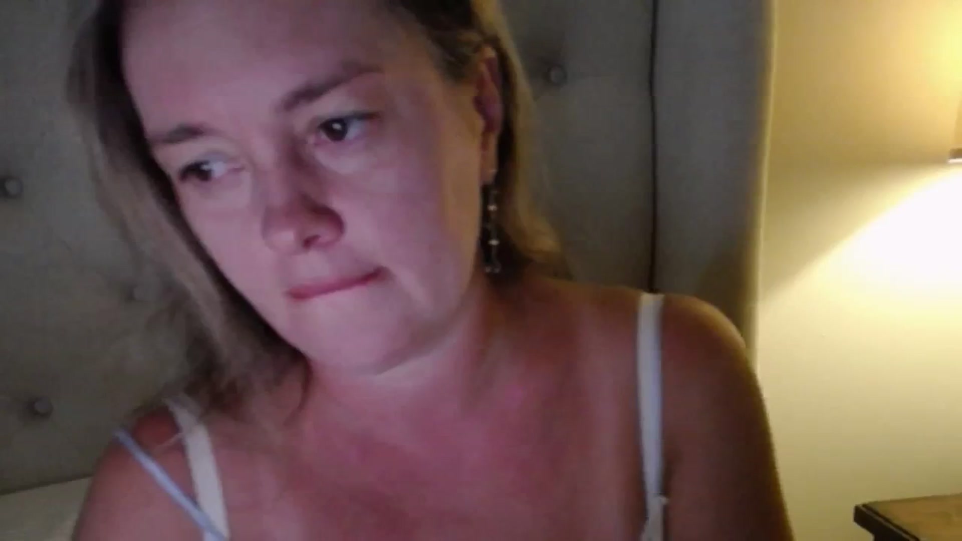 Gallery image thumbnail from J0llye's myfreecams stream on, 08/15/2025, 20:21 image 15 of 20