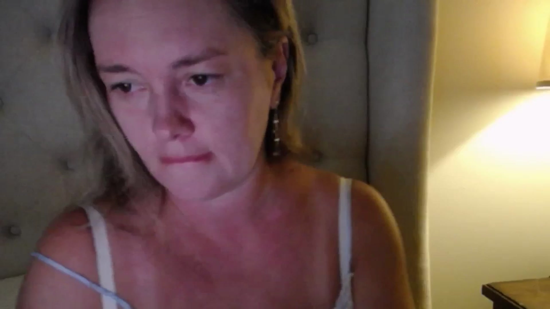 Gallery image thumbnail from J0llye's myfreecams stream on, 08/15/2025, 20:21 image 16 of 20