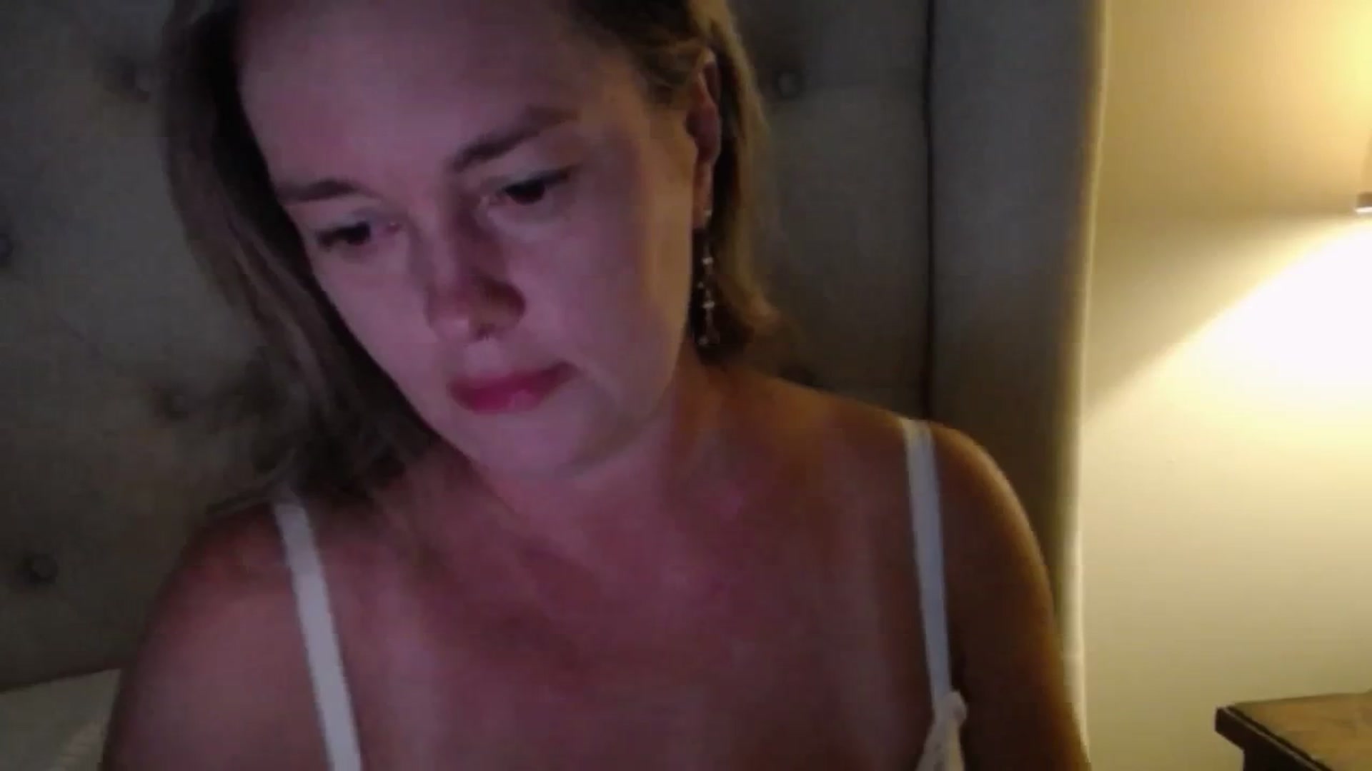 Gallery image thumbnail from J0llye's myfreecams stream on, 08/15/2025, 20:21 image 19 of 20