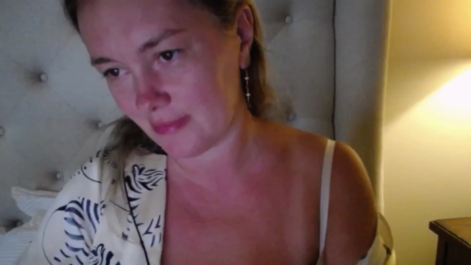 Gallery image thumbnail from J0llye's myfreecams stream on, 08/16/2025, 20:19 image 2 of 20