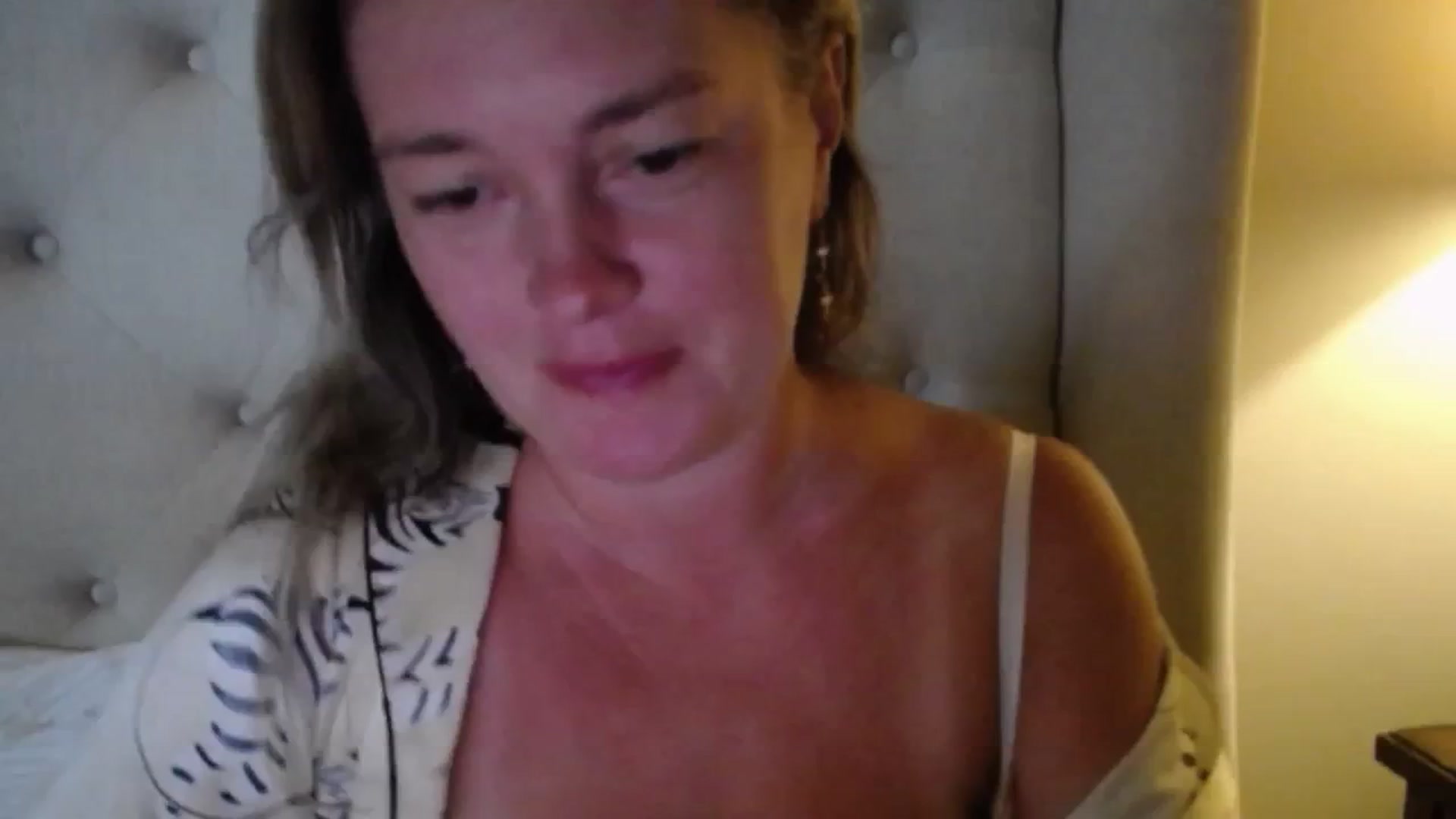 Gallery image thumbnail from J0llye's myfreecams stream on, 08/16/2025, 20:19 image 6 of 20