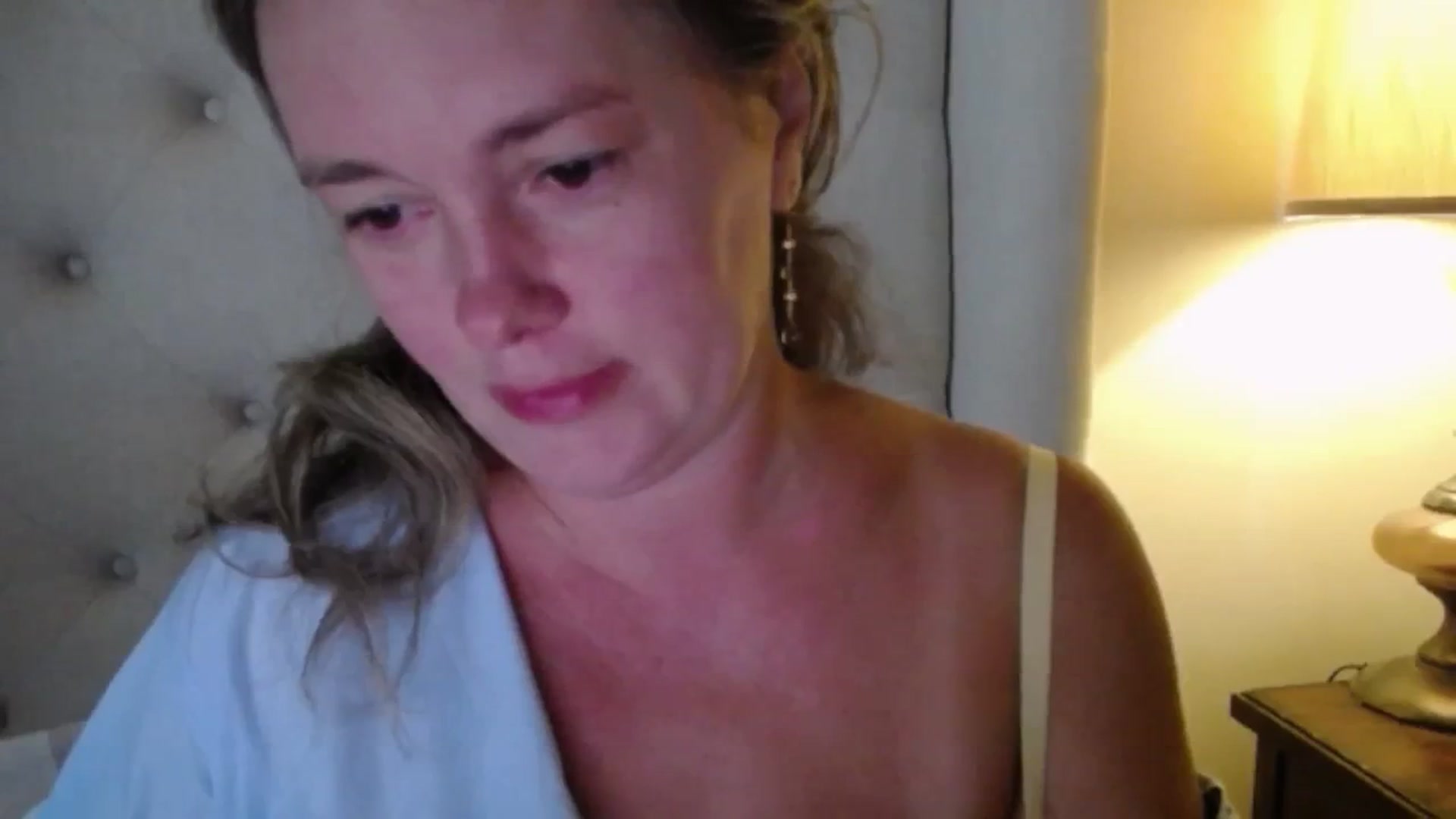 Gallery image thumbnail from J0llye's myfreecams stream on, 08/18/2025, 20:27 image 15 of 20