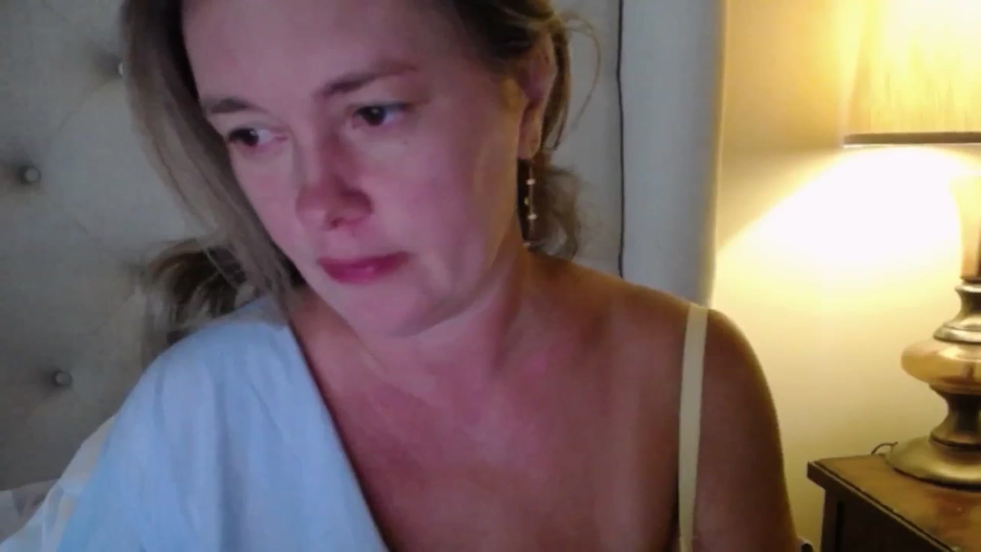 Gallery image thumbnail from J0llye's myfreecams stream on, 08/18/2025, 20:27 image 18 of 20
