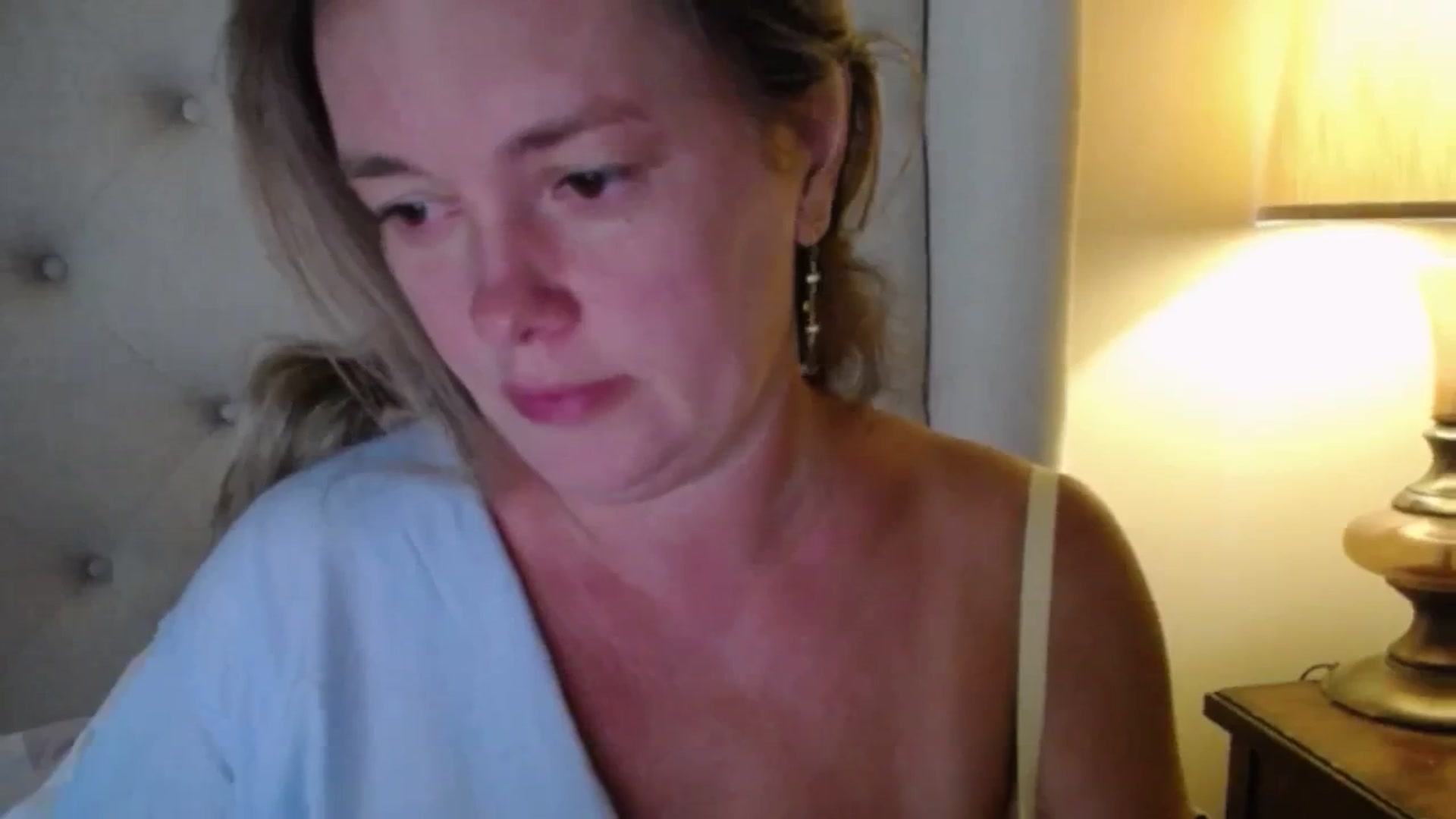 Gallery image thumbnail from J0llye's myfreecams stream on, 08/18/2025, 20:27 image 19 of 20