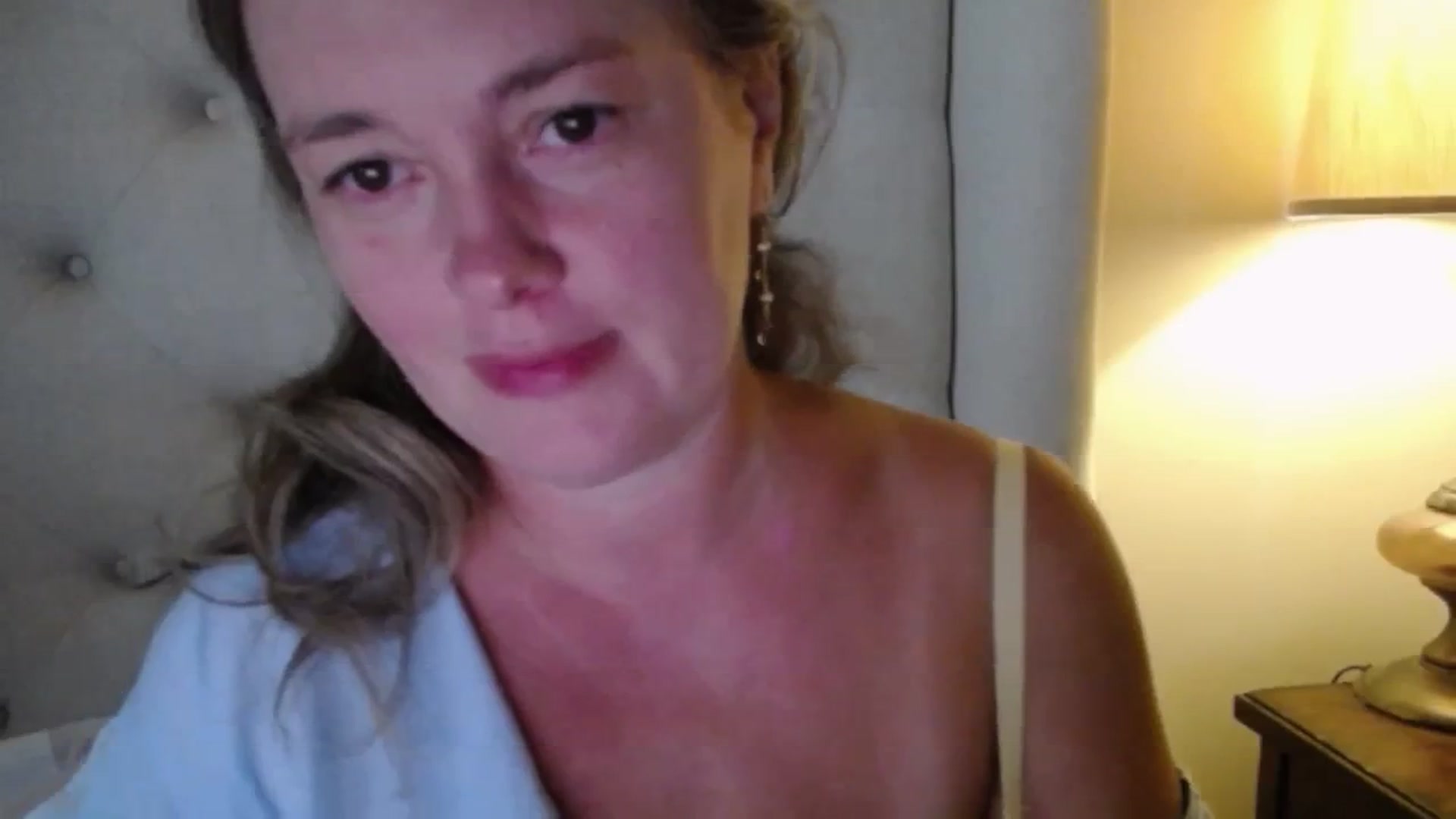 Gallery image thumbnail from J0llye's myfreecams stream on, 08/18/2025, 20:27 image 16 of 20
