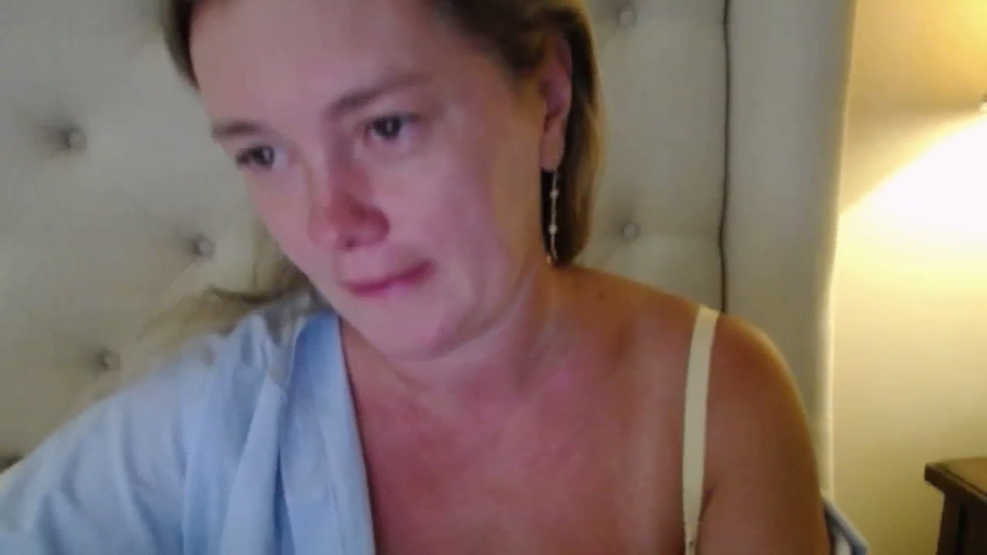 Gallery image thumbnail from J0llye's myfreecams stream on, 08/19/2025, 15:57 image 15 of 20