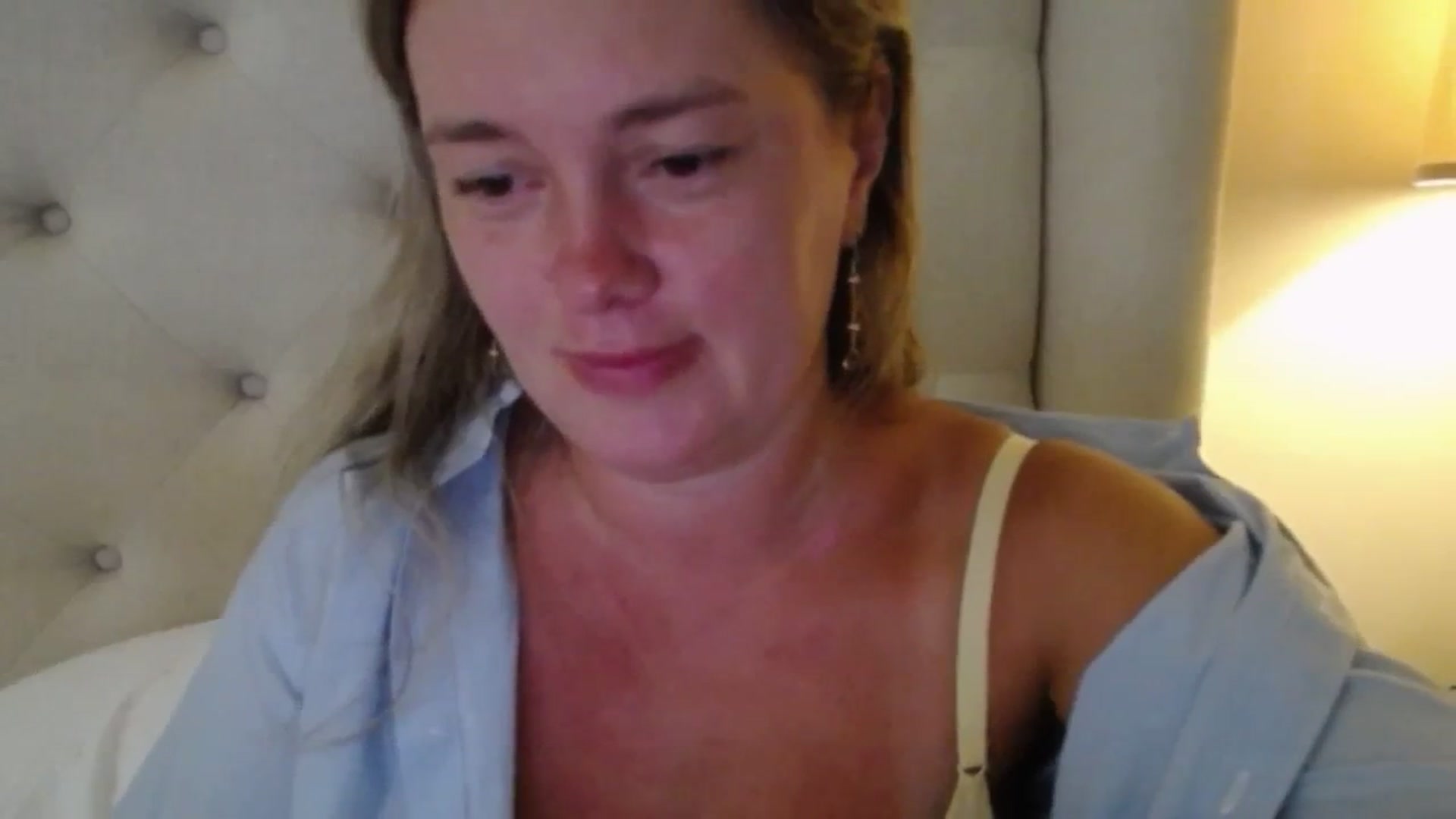 Gallery image thumbnail from J0llye's myfreecams stream on, 08/19/2025, 15:57 image 20 of 20