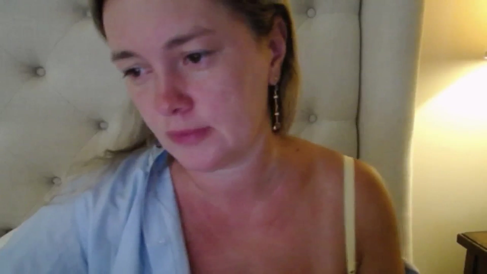 Gallery image thumbnail from J0llye's myfreecams stream on, 08/19/2025, 15:57 image 17 of 20