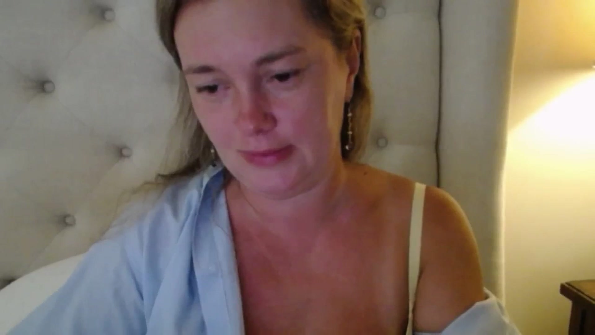 Gallery image thumbnail from J0llye's myfreecams stream on, 08/19/2025, 15:57 image 18 of 20