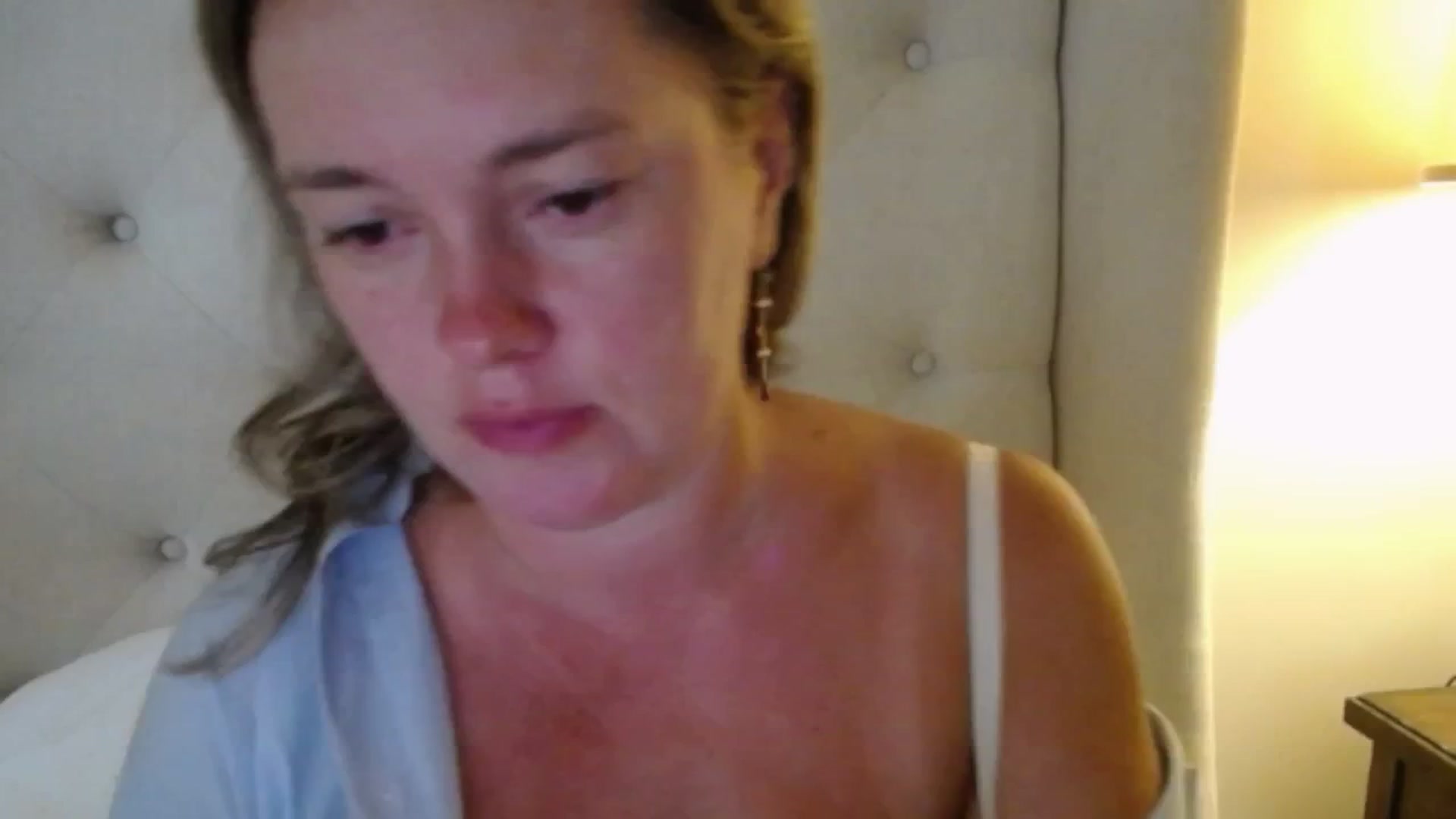 Gallery image thumbnail from J0llye's myfreecams stream on, 08/19/2025, 19:06 image 3 of 20