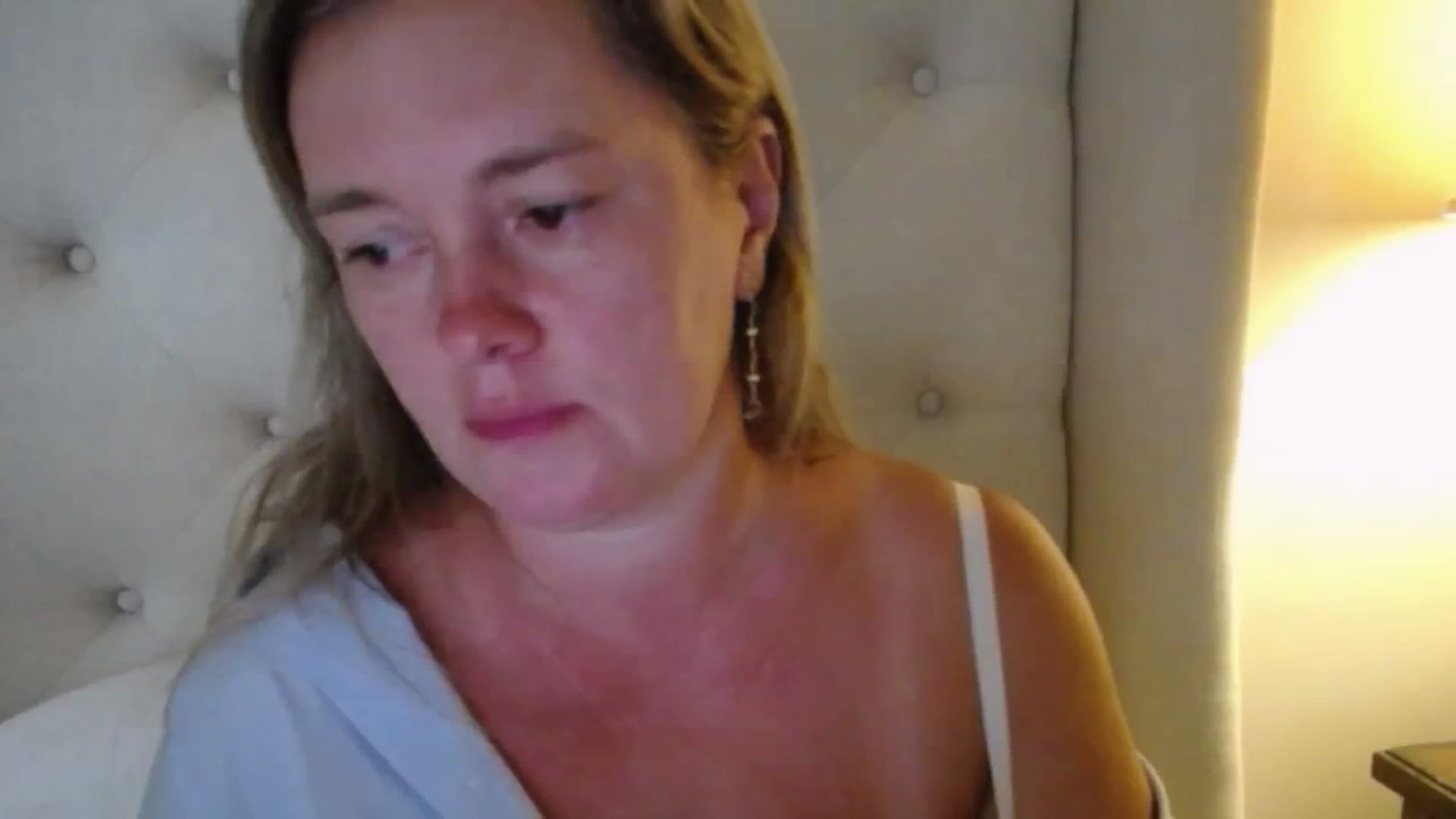 Gallery image thumbnail from J0llye's myfreecams stream on, 08/19/2025, 19:06 image 16 of 20