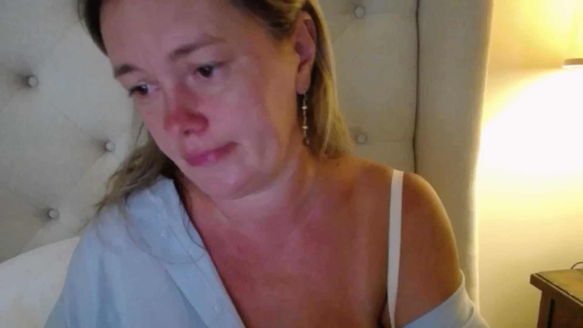 Gallery image thumbnail from J0llye's myfreecams stream on, 08/19/2025, 19:06 image 12 of 20
