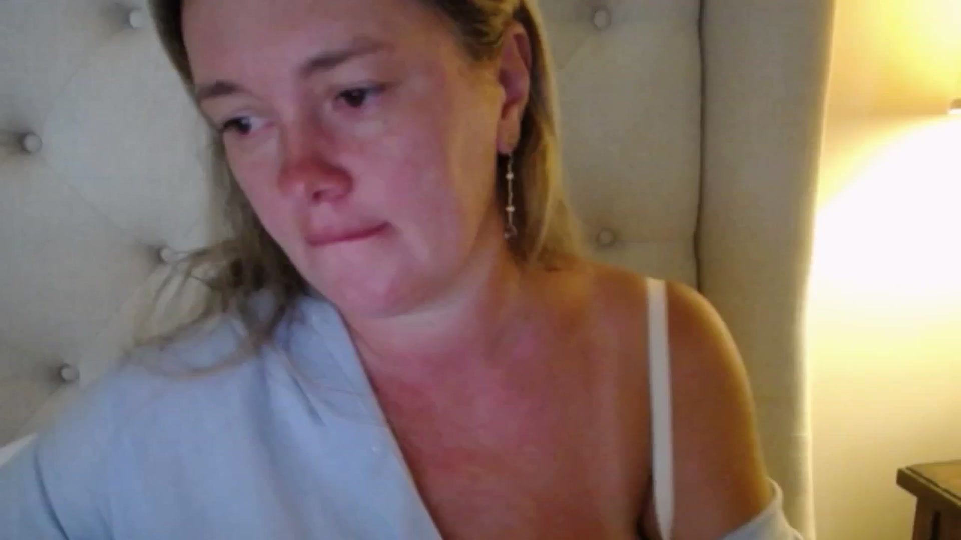 Gallery image thumbnail from J0llye's myfreecams stream on, 08/19/2025, 19:06 image 17 of 20