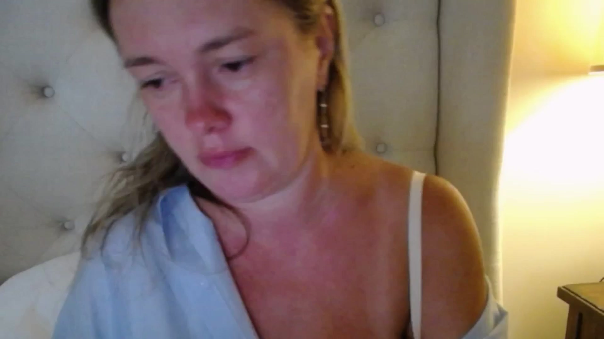 Gallery image thumbnail from J0llye's myfreecams stream on, 08/19/2025, 19:06 image 9 of 20