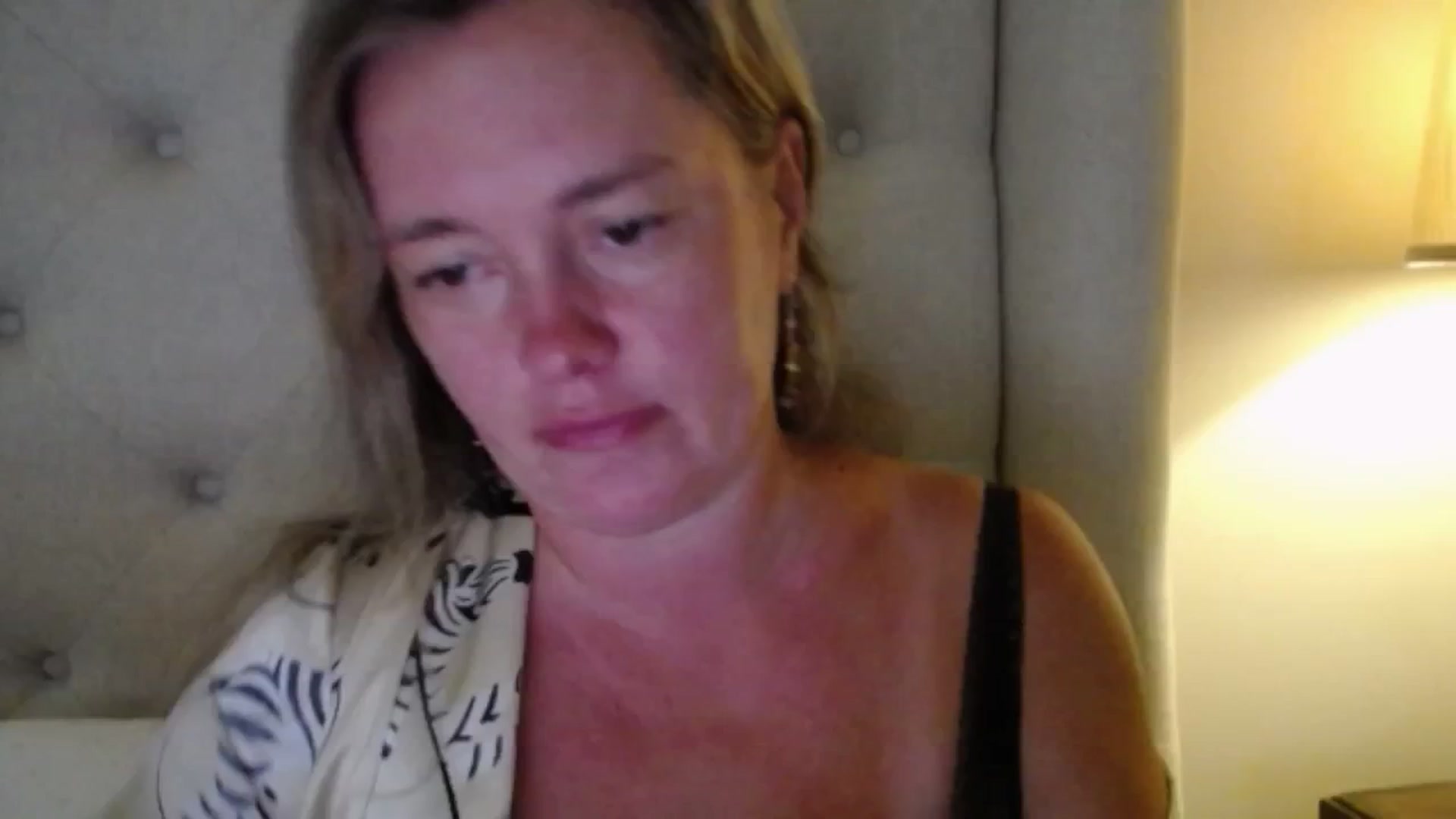 Gallery image thumbnail from J0llye's myfreecams stream on, 08/20/2025, 16:18 image 7 of 20