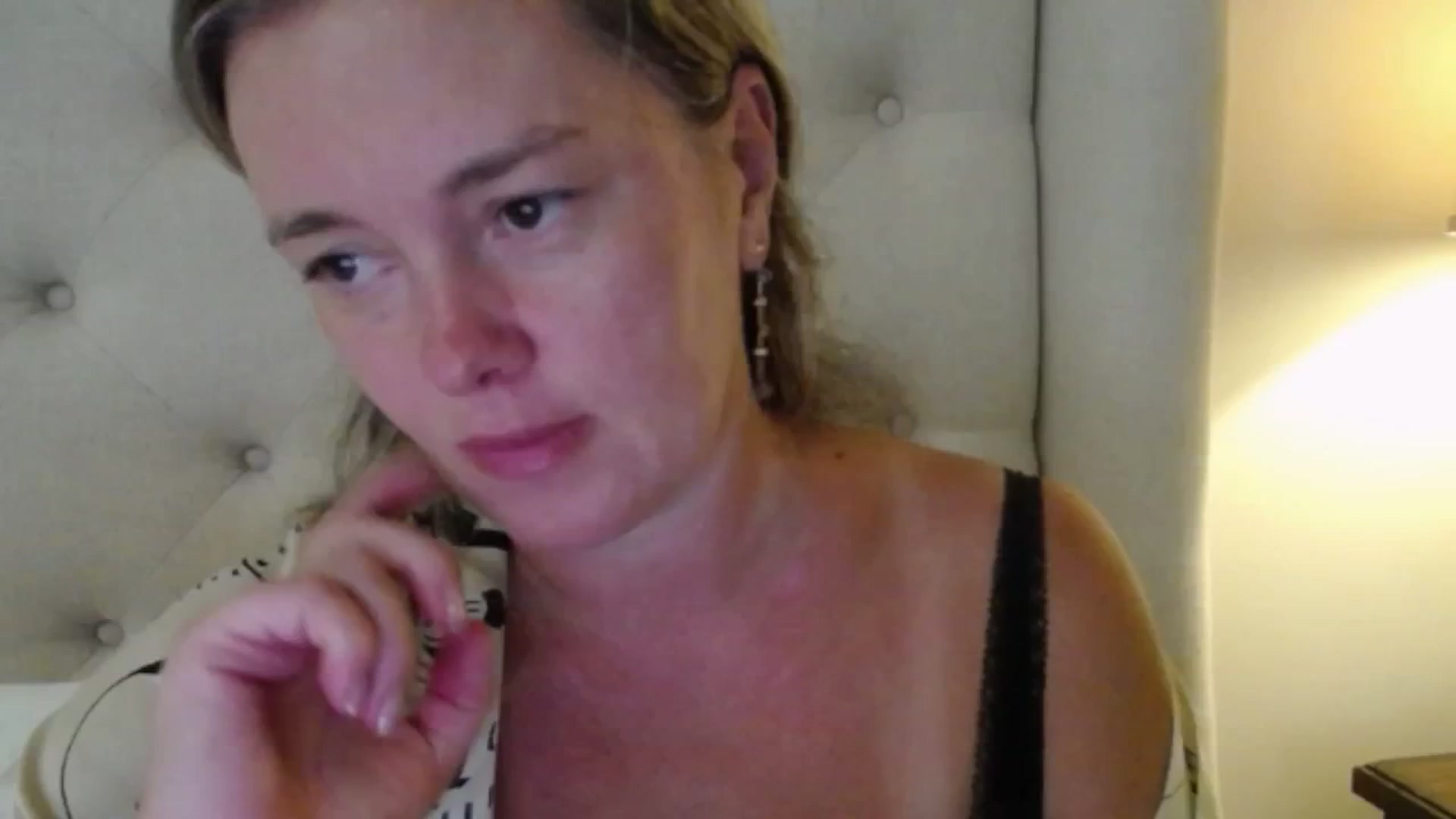 Gallery image thumbnail from J0llye's myfreecams stream on, 08/20/2025, 16:18 image 5 of 20
