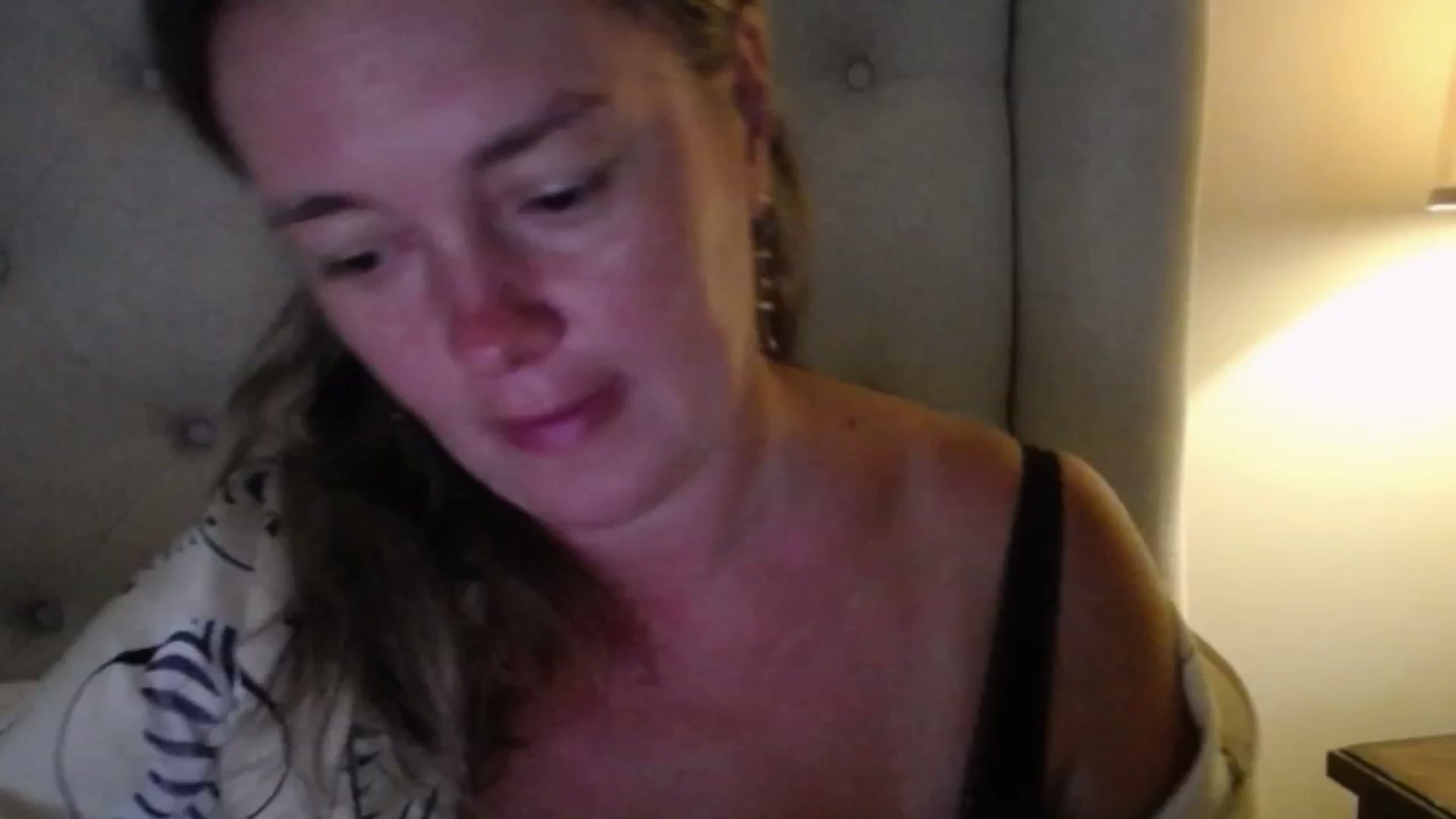 Gallery image thumbnail from J0llye's myfreecams stream on, 08/20/2025, 16:18 image 13 of 20