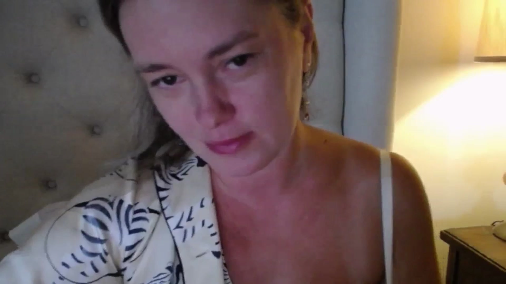 Gallery image thumbnail from J0llye's myfreecams stream on, 08/21/2025, 14:54 image 19 of 20