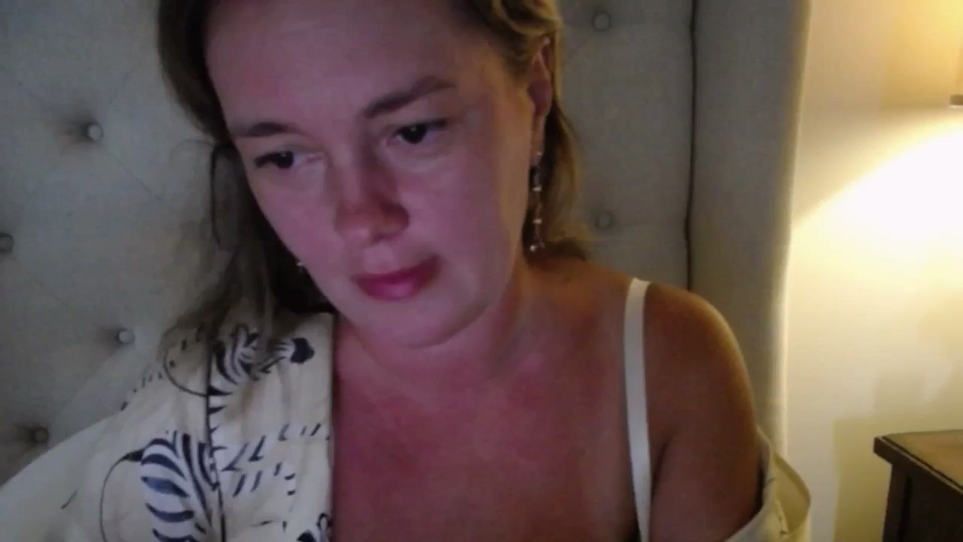 Gallery image thumbnail from J0llye's myfreecams stream on, 08/21/2025, 16:01 image 6 of 20