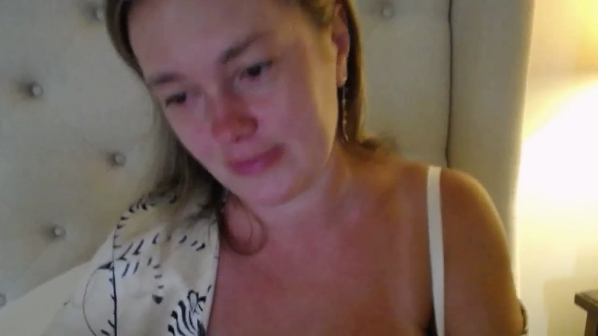 Gallery image thumbnail from J0llye's myfreecams stream on, 08/21/2025, 18:58 image 10 of 20