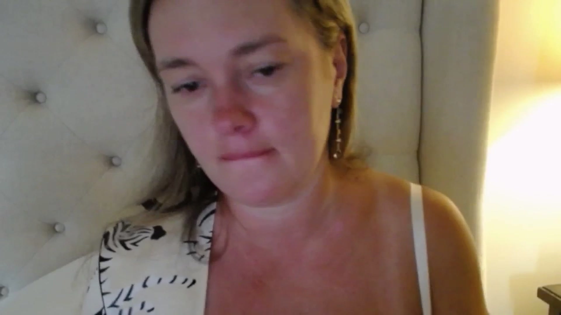 Gallery image thumbnail from J0llye's myfreecams stream on, 08/21/2025, 18:58 image 9 of 20