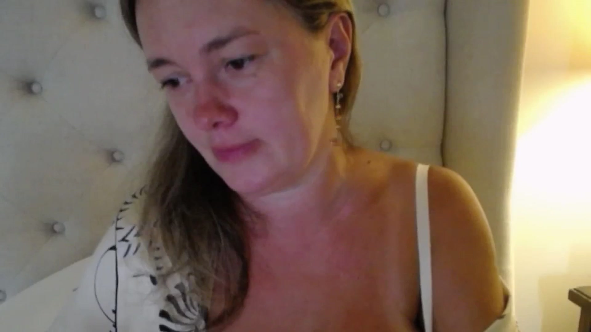 Gallery image thumbnail from J0llye's myfreecams stream on, 08/21/2025, 18:58 image 11 of 20