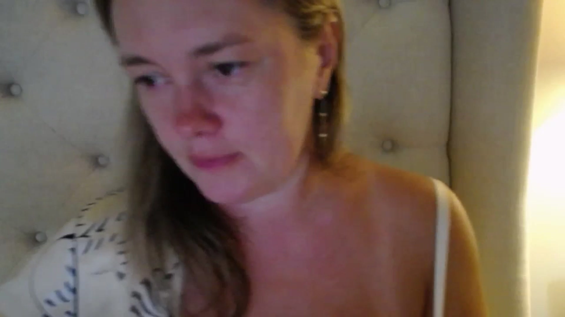 Gallery image thumbnail from J0llye's myfreecams stream on, 08/21/2025, 18:58 image 17 of 20