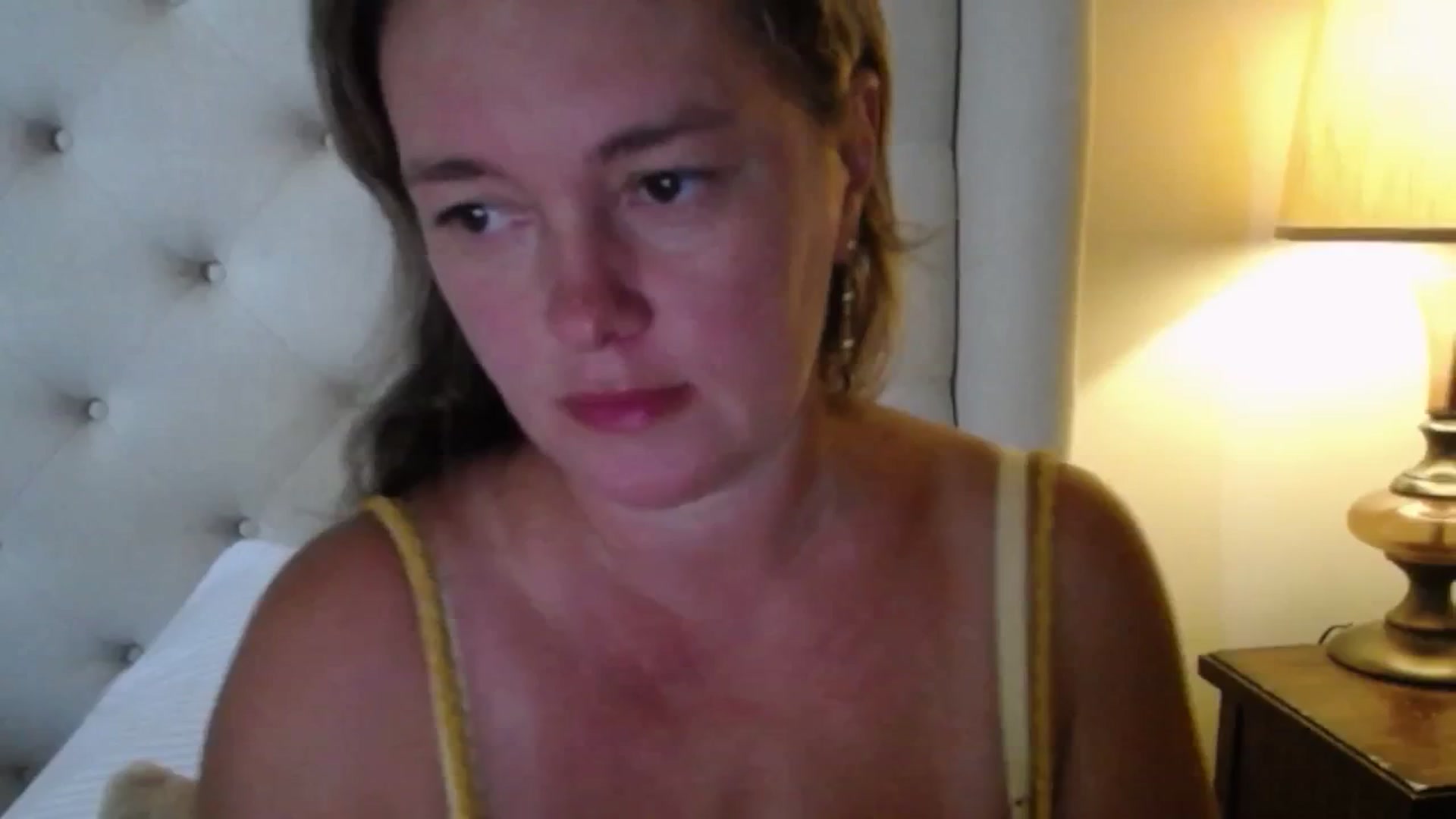 Gallery image thumbnail from J0llye's myfreecams stream on, 08/22/2025, 17:51 image 6 of 20