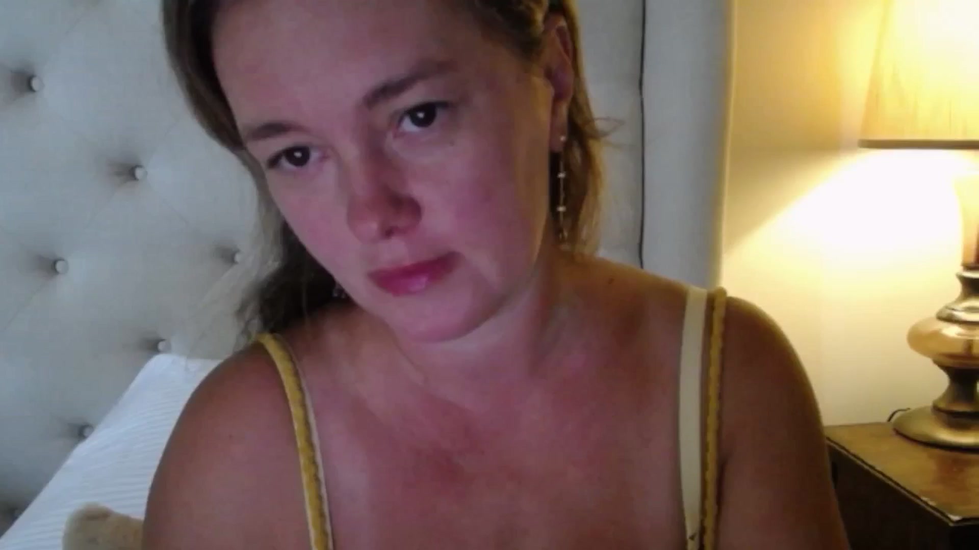 Gallery image thumbnail from J0llye's myfreecams stream on, 08/22/2025, 17:51 image 10 of 20