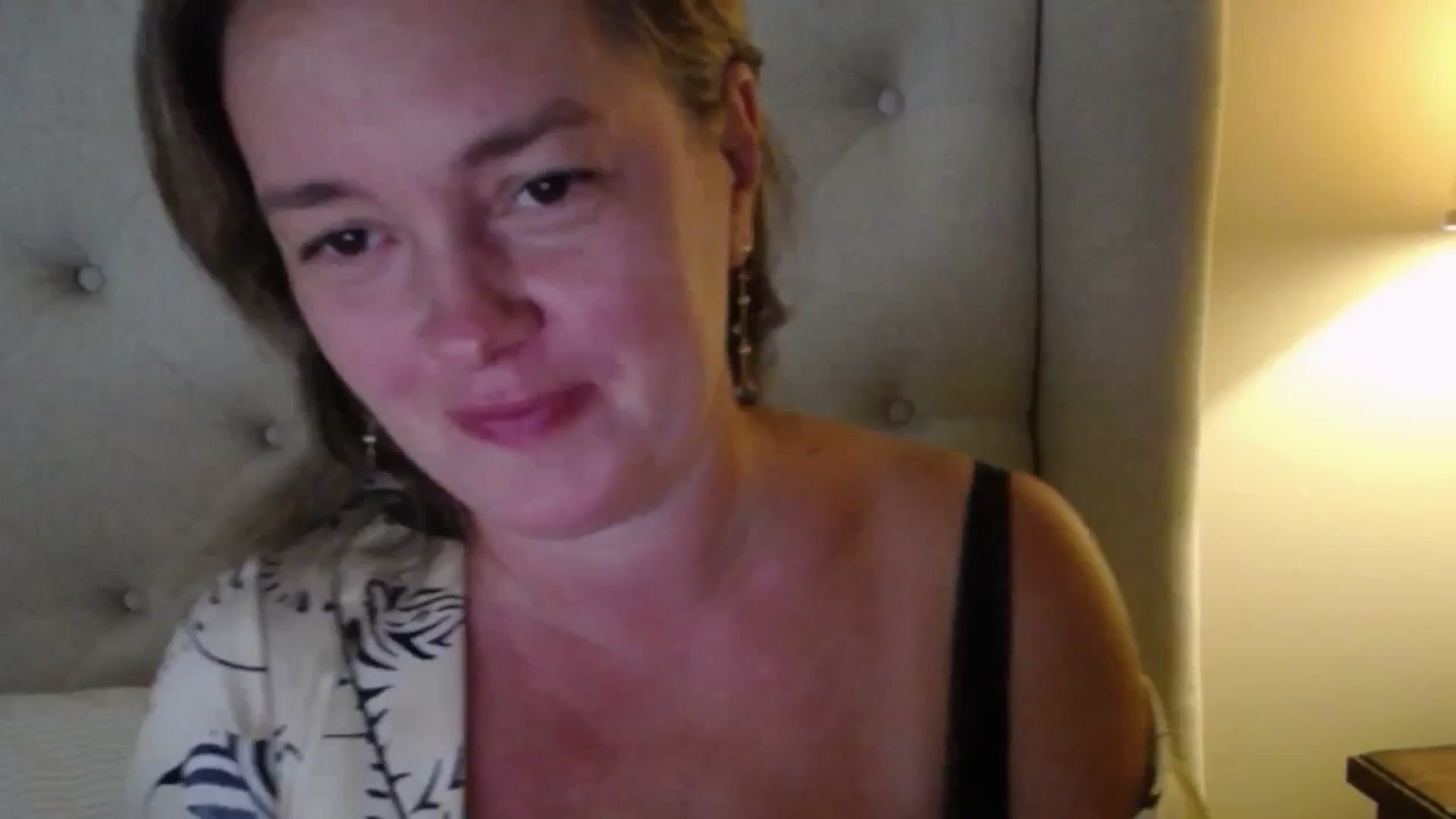 Gallery image thumbnail from J0llye's myfreecams stream on, 08/24/2025, 20:28 image 10 of 20