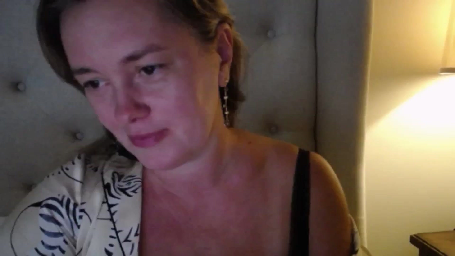 Gallery image thumbnail from J0llye's myfreecams stream on, 08/24/2025, 20:28 image 7 of 20