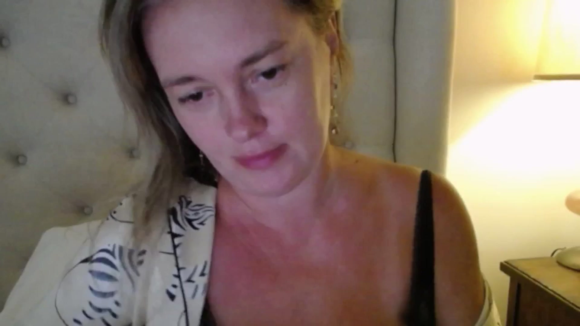 Gallery image thumbnail from J0llye's myfreecams stream on, 08/25/2025, 19:08 image 2 of 20