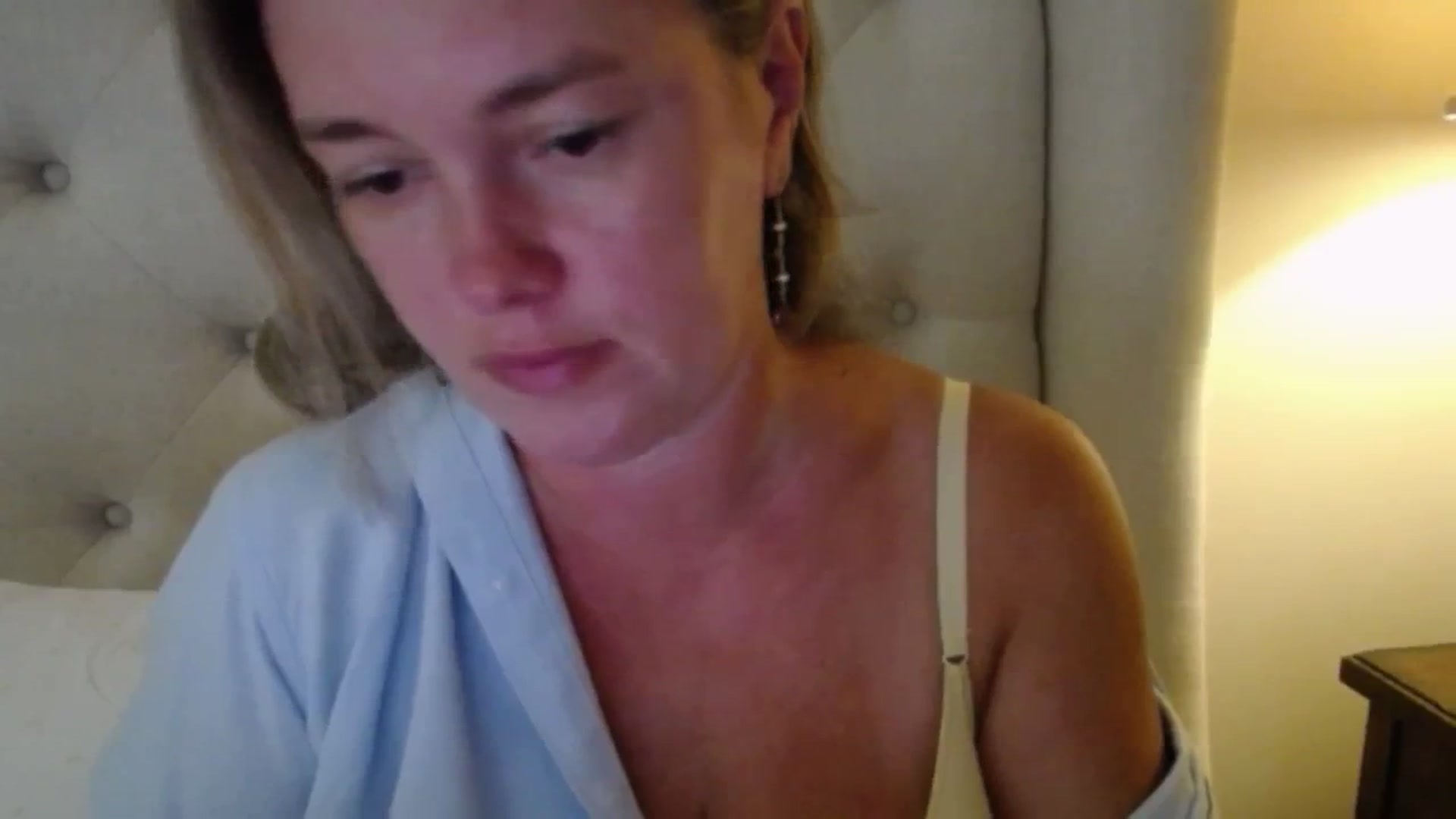 Gallery image thumbnail from J0llye's myfreecams stream on, 08/26/2025, 16:33 image 17 of 20