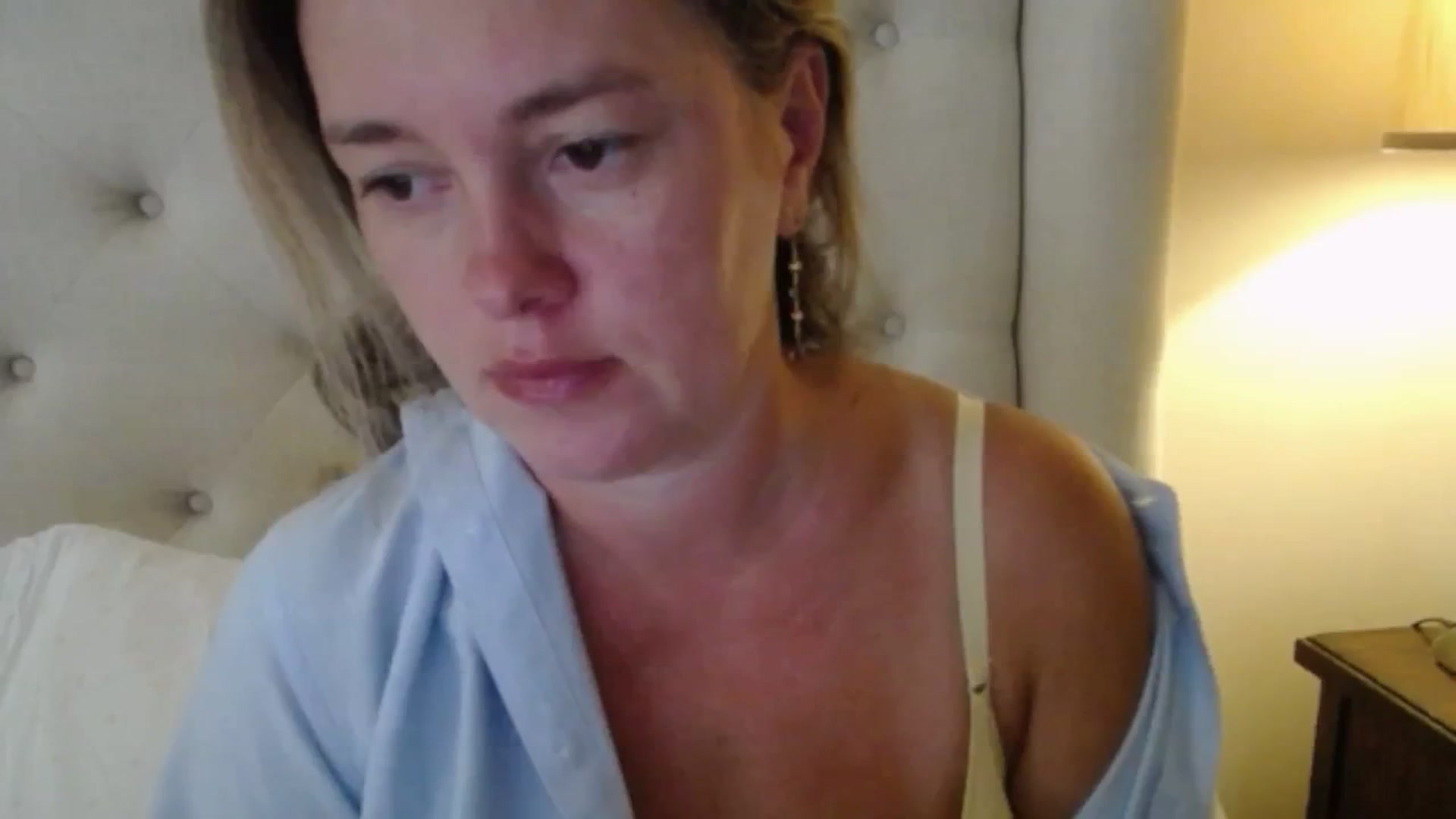 Gallery image thumbnail from J0llye's myfreecams stream on, 08/26/2025, 16:33 image 3 of 20
