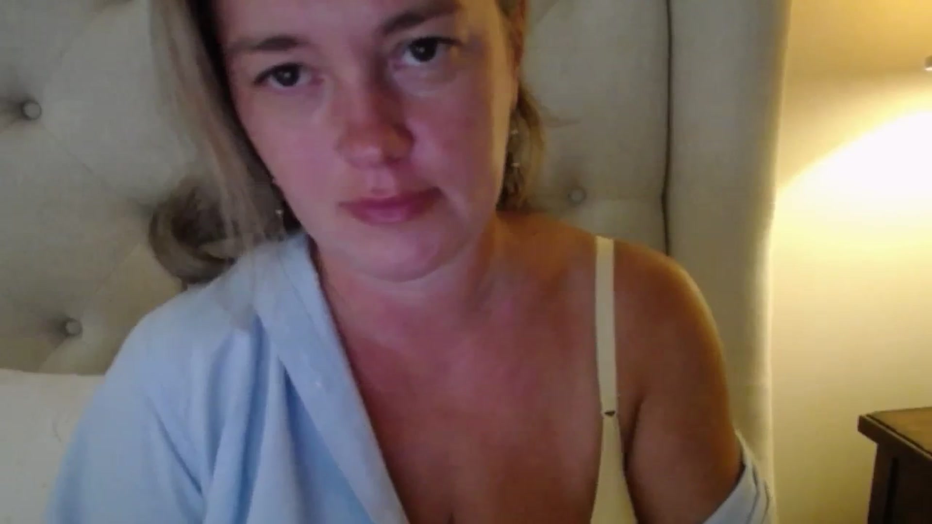 Gallery image thumbnail from J0llye's myfreecams stream on, 08/26/2025, 16:33 image 19 of 20