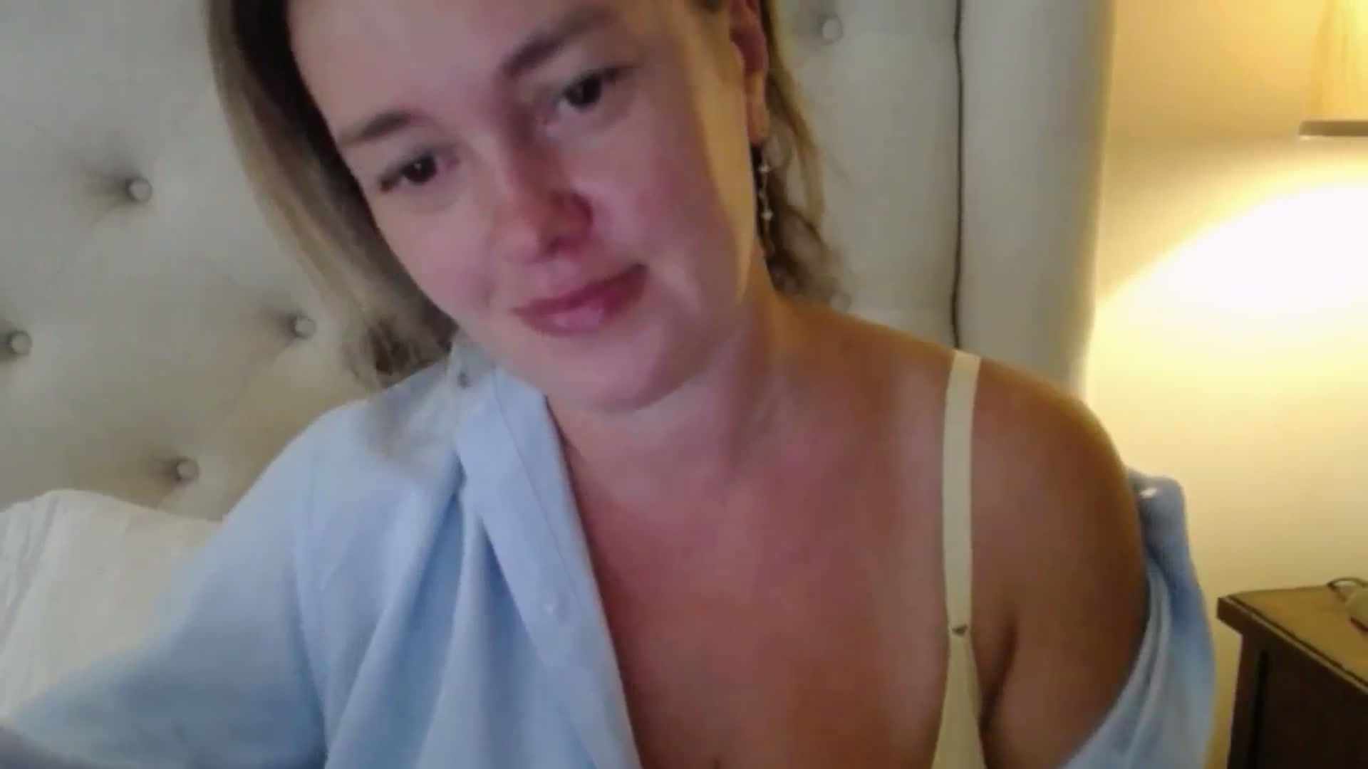 Gallery image thumbnail from J0llye's myfreecams stream on, 08/26/2025, 16:33 image 4 of 20