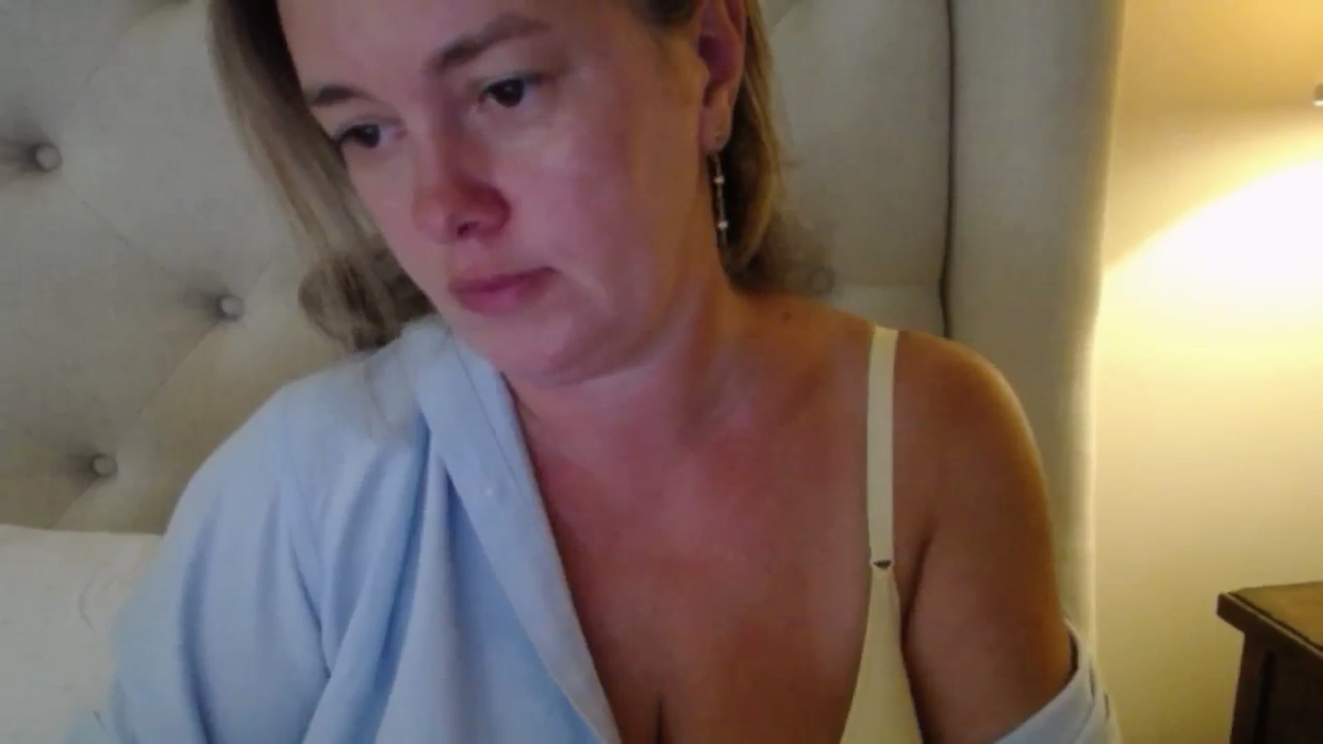 Gallery image thumbnail from J0llye's myfreecams stream on, 08/26/2025, 16:33 image 16 of 20