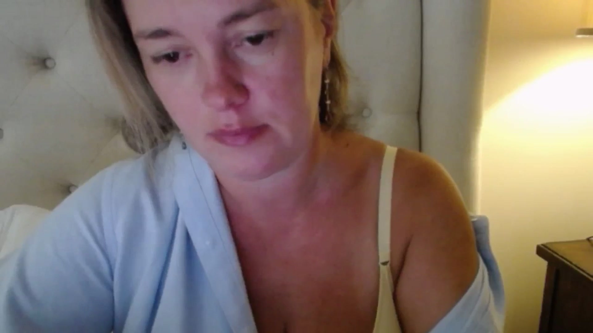 Gallery image thumbnail from J0llye's myfreecams stream on, 08/26/2025, 16:33 image 8 of 20