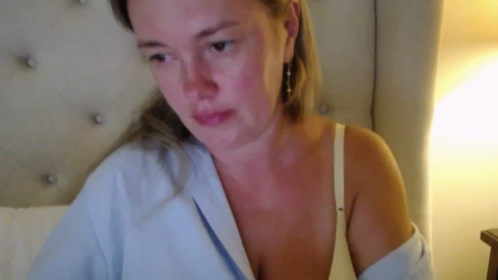 Gallery image thumbnail from J0llye's myfreecams stream on, 08/26/2025, 19:05 image 16 of 20