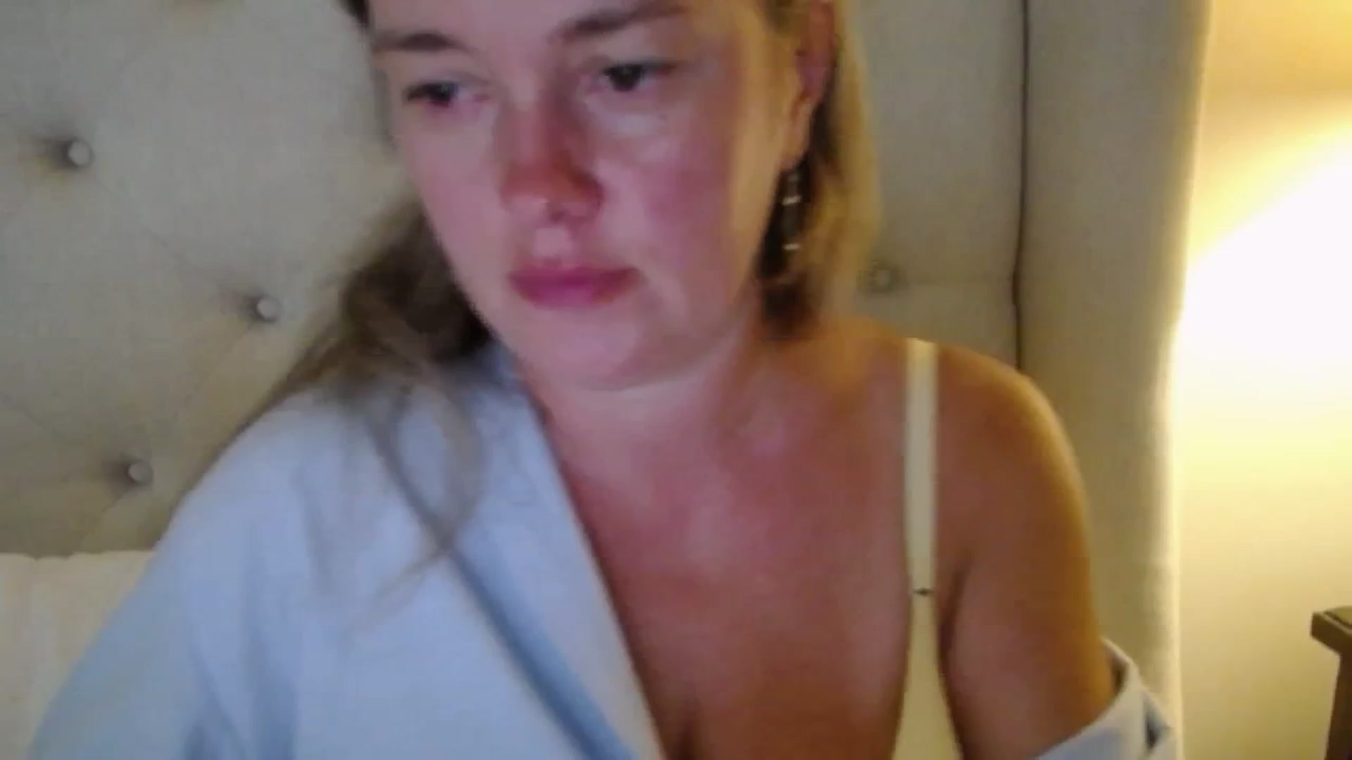 Gallery image thumbnail from J0llye's myfreecams stream on, 08/26/2025, 19:05 image 19 of 20
