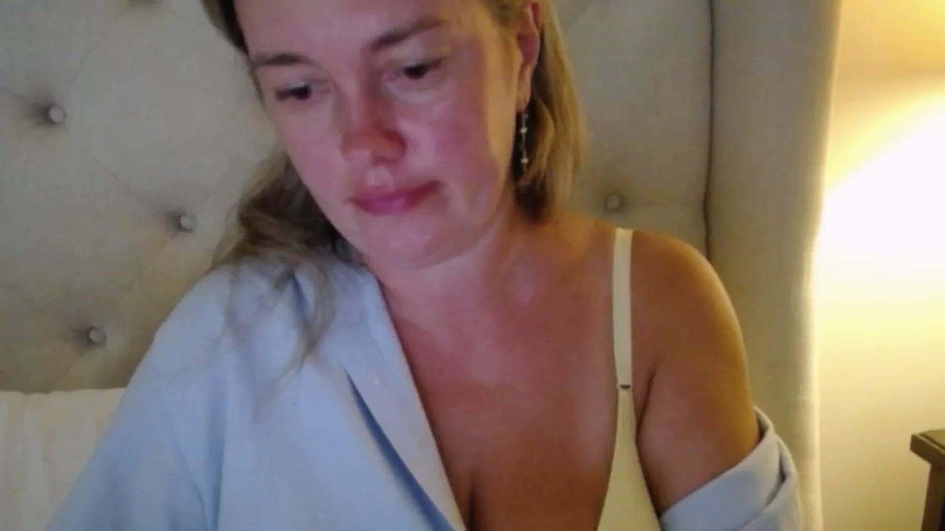 Gallery image thumbnail from J0llye's myfreecams stream on, 08/26/2025, 19:05 image 14 of 20