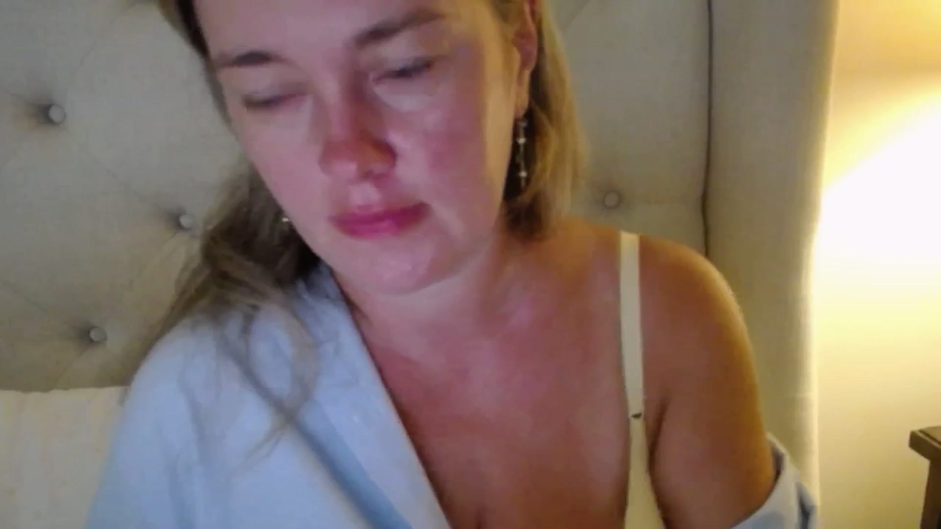 Gallery image thumbnail from J0llye's myfreecams stream on, 08/26/2025, 19:05 image 18 of 20