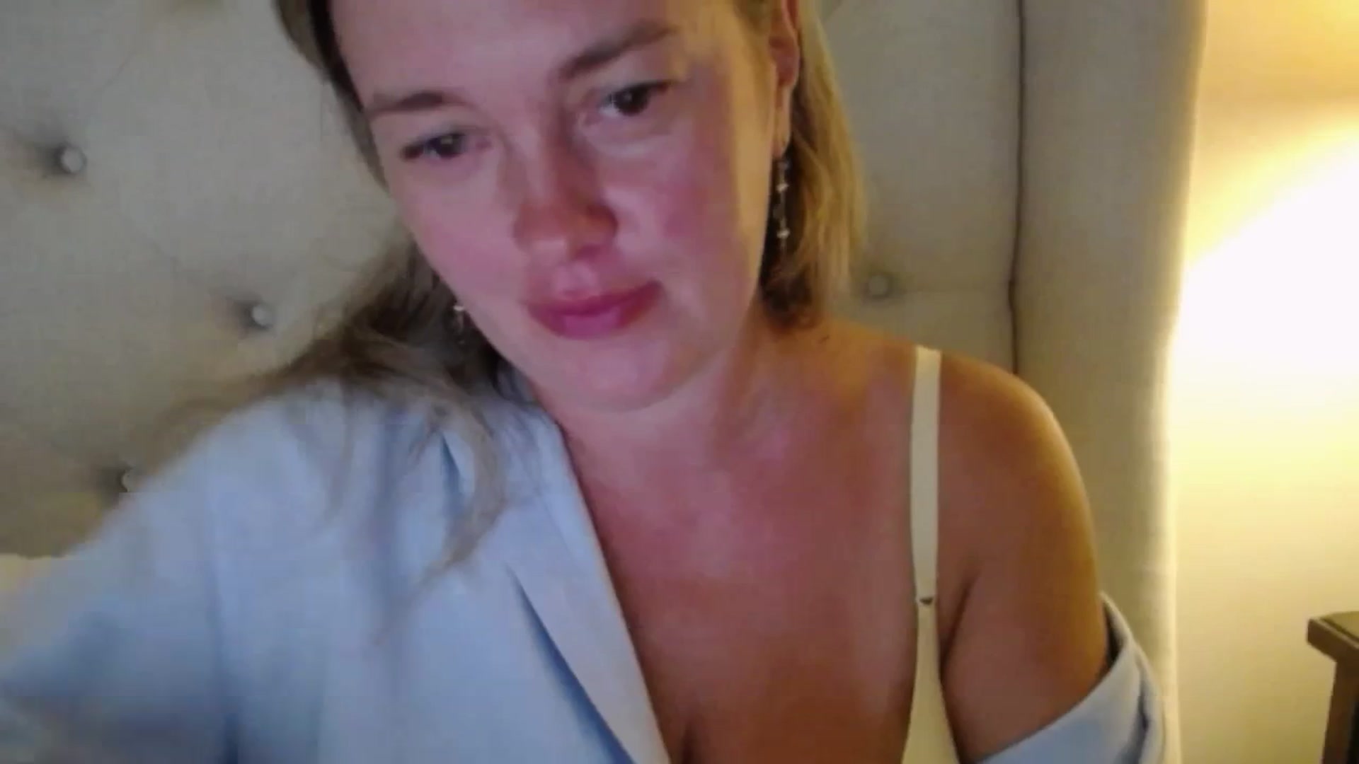Gallery image thumbnail from J0llye's myfreecams stream on, 08/26/2025, 19:05 image 10 of 20