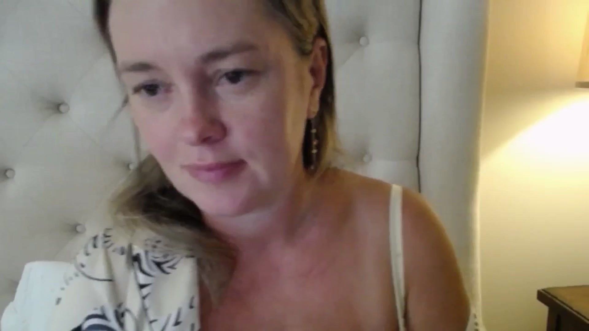 Gallery image thumbnail from J0llye's myfreecams stream on, 08/27/2025, 15:49 image 12 of 20