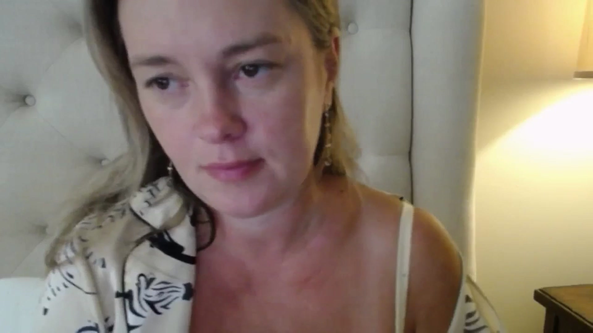 Gallery image thumbnail from J0llye's myfreecams stream on, 08/27/2025, 15:49 image 15 of 20