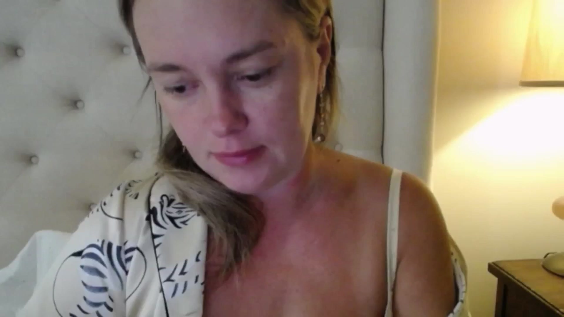 Gallery image thumbnail from J0llye's myfreecams stream on, 08/27/2025, 15:49 image 2 of 20